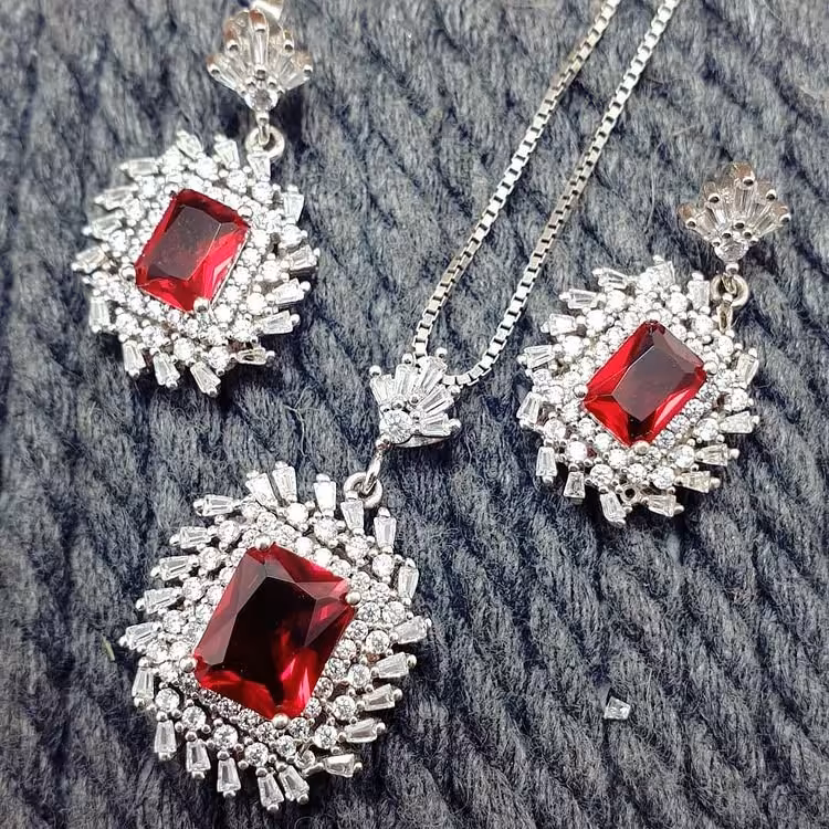 نیم ست نقره زیبای زنانه با نگینهای یاقوت سرخ سنتاتیک درجه یک