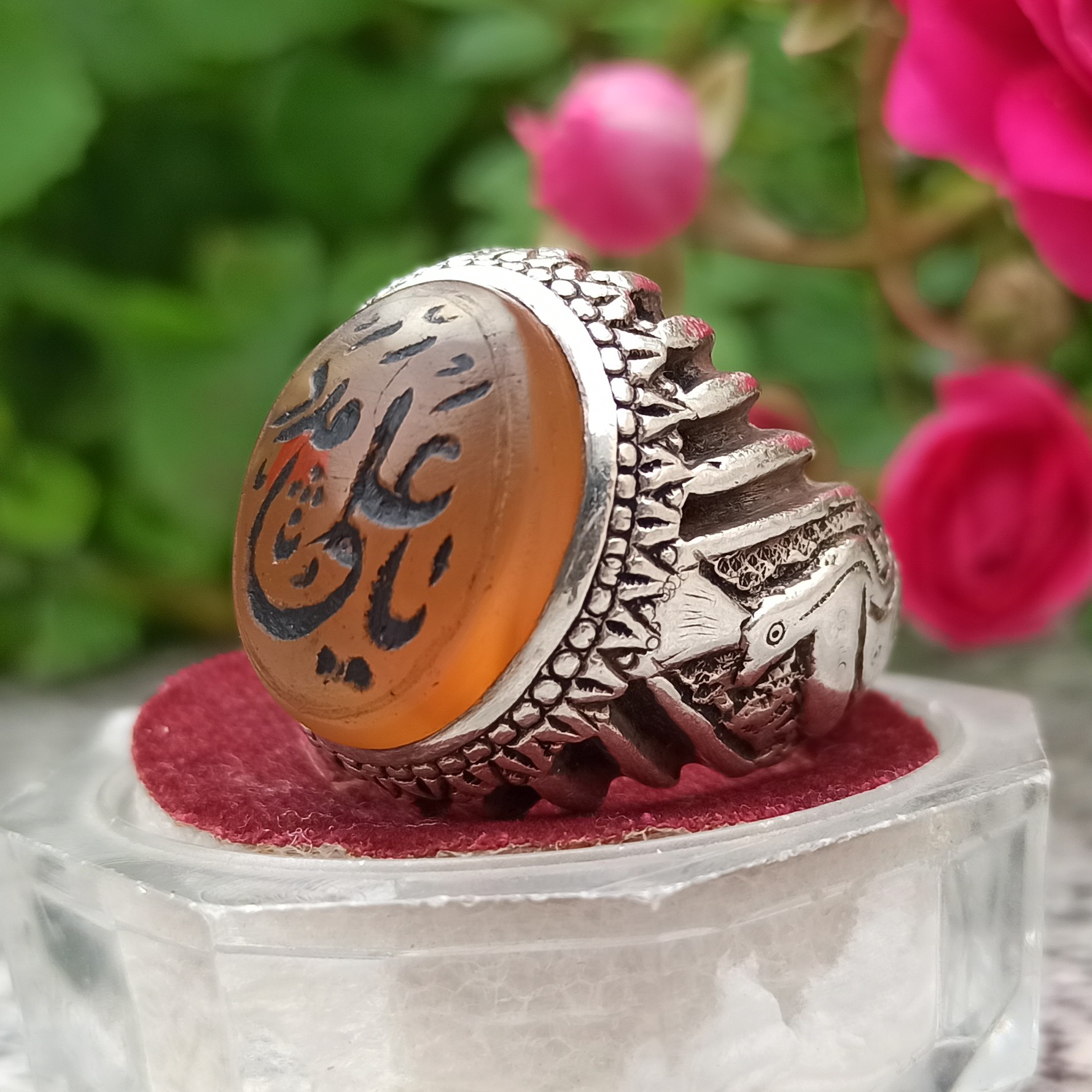انگشتر نقره کار دست استاد آزاده عقیق یمنی خطی کهنه اصیل درجه یک بی نظیر درشت زیبا