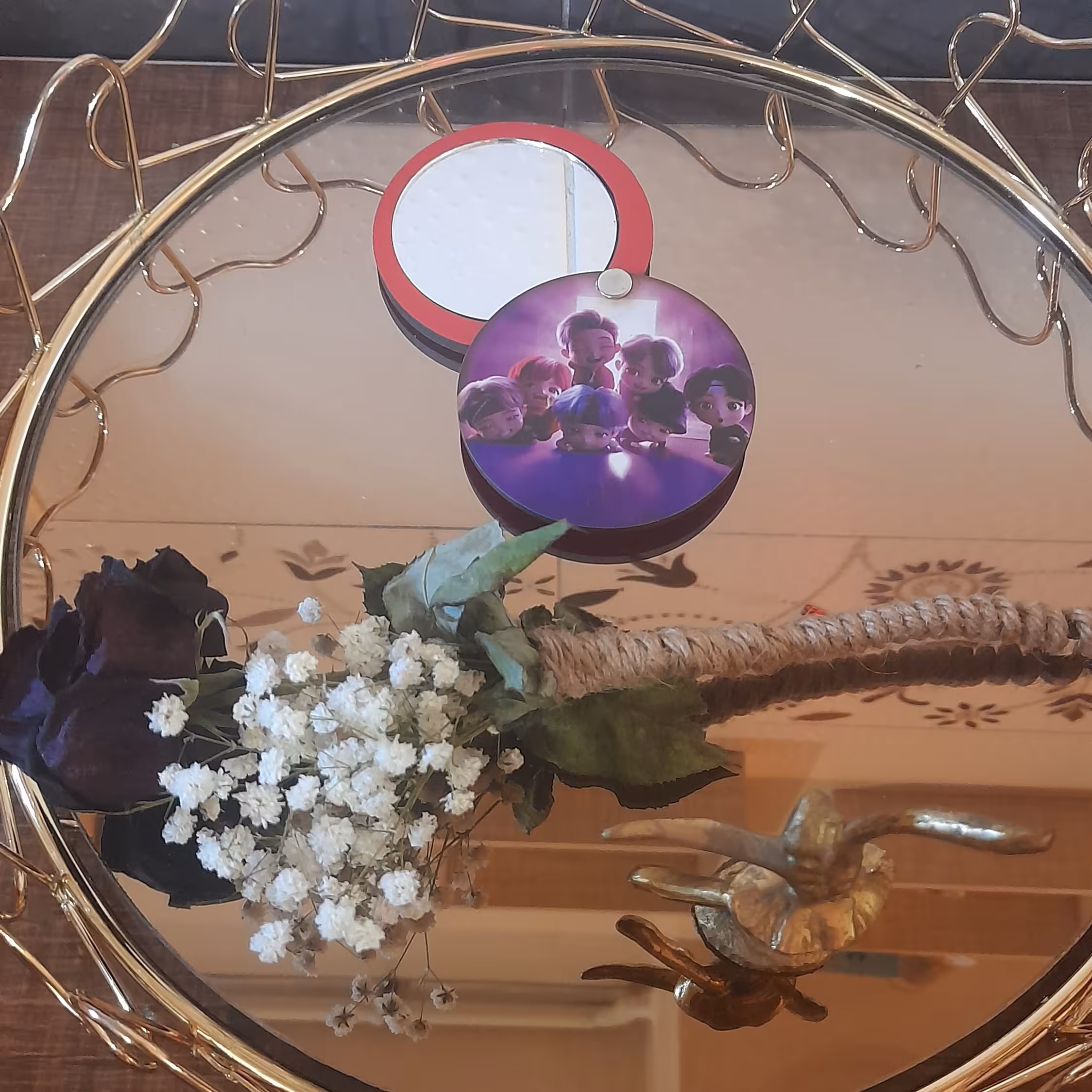 آینه جیبی چوبی در چرخشی