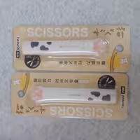 قیچی فانتزی قلافدار کوچک جیبی سفید  برای کودک و بزرگسال با کارکرد متفاوت و بسیار آسان