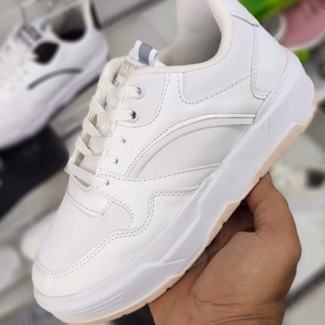 کفش پر طرفدار فشن زیره پیو با کیفیت عالی رنگ بندی سفید  سایز بندی 40الی 44