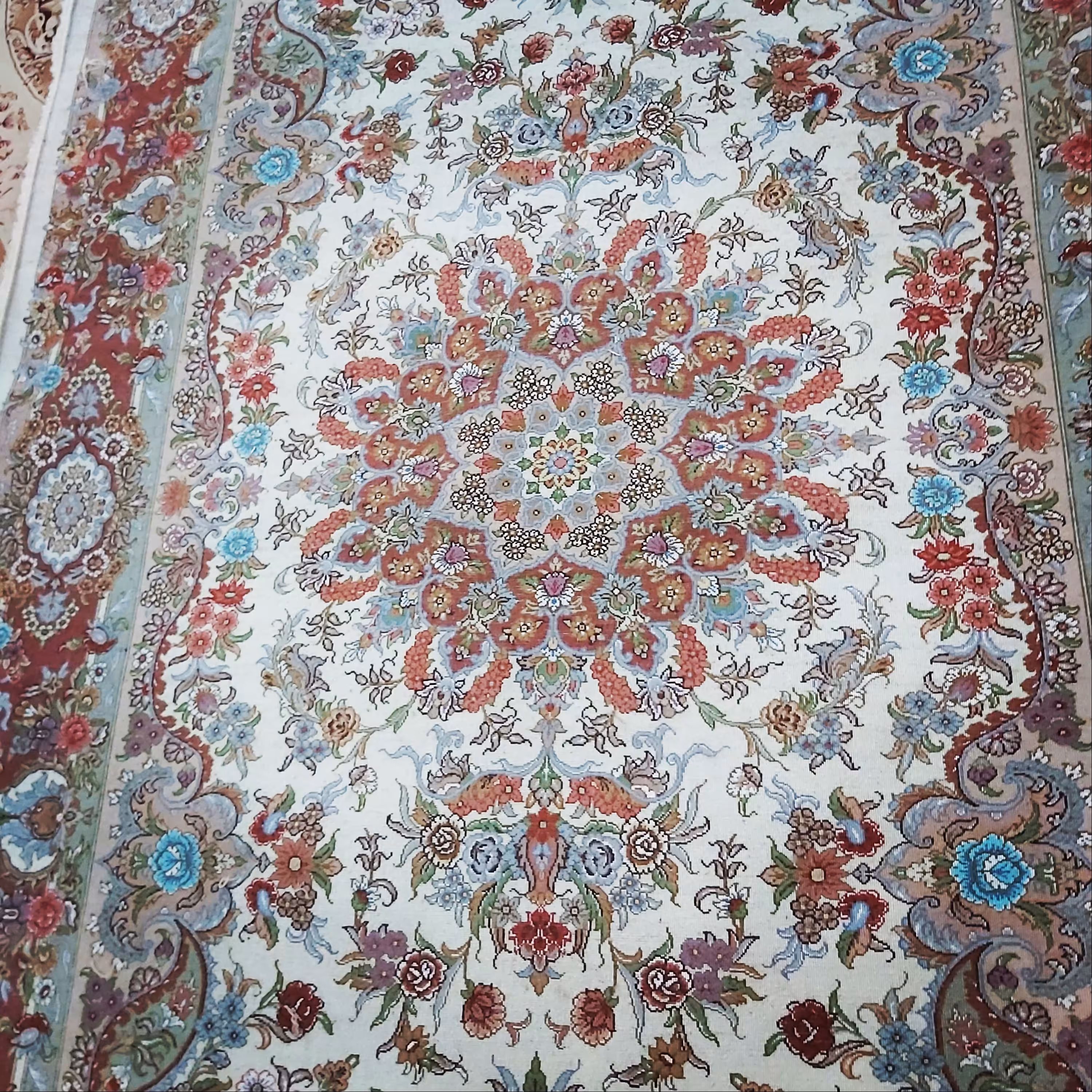 فرش دستبافت طرح ژاله