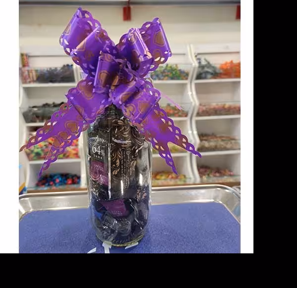 شکلات تلخ به همراه بسته بندی زیبا 