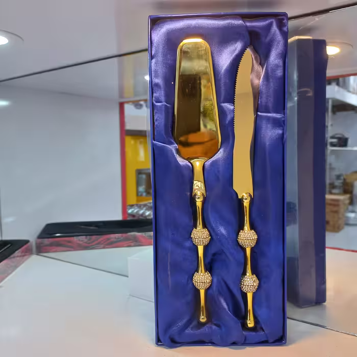 کارد کیک بری طلایی رنگ ثابت خارجی با دسته نگین کاری