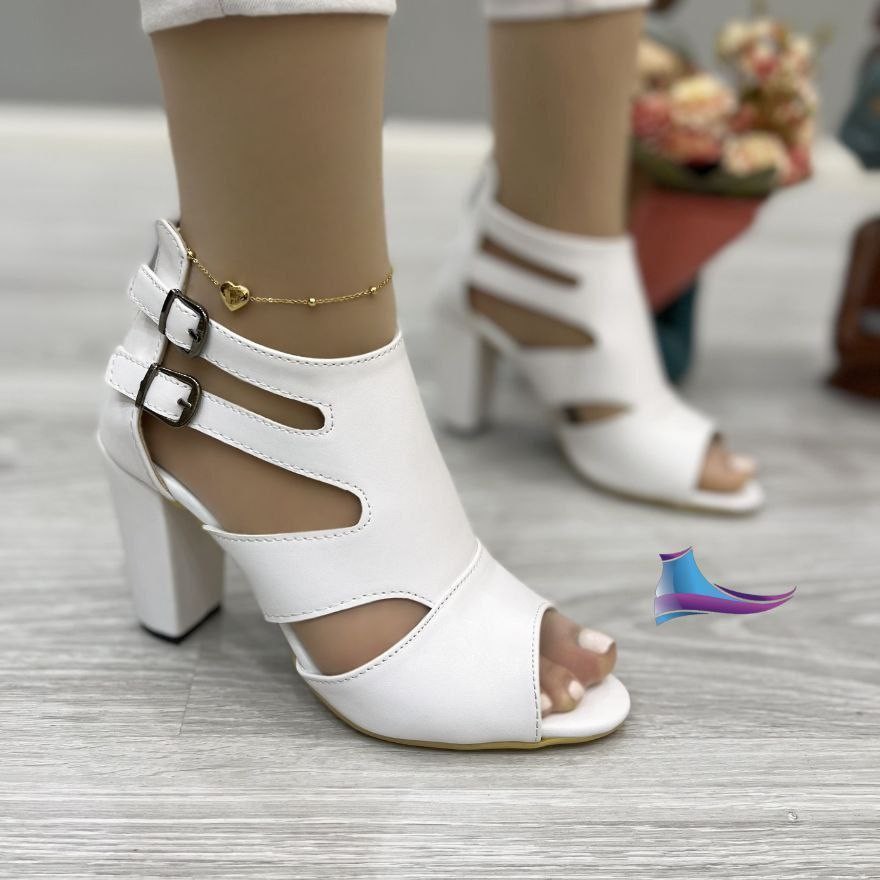 مجلسی دخترانه و زنانه طرح زی زی
کد 525
قالب استاندارد
مدل جدید
پاخور شیک
پاشنه 7cm
Size36ta40