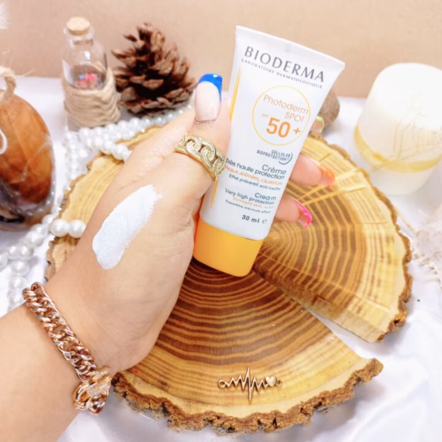 کرم ضد آفتاب  SPF50 بیودرما BIODERMA محصولات پوست شهرزاد 