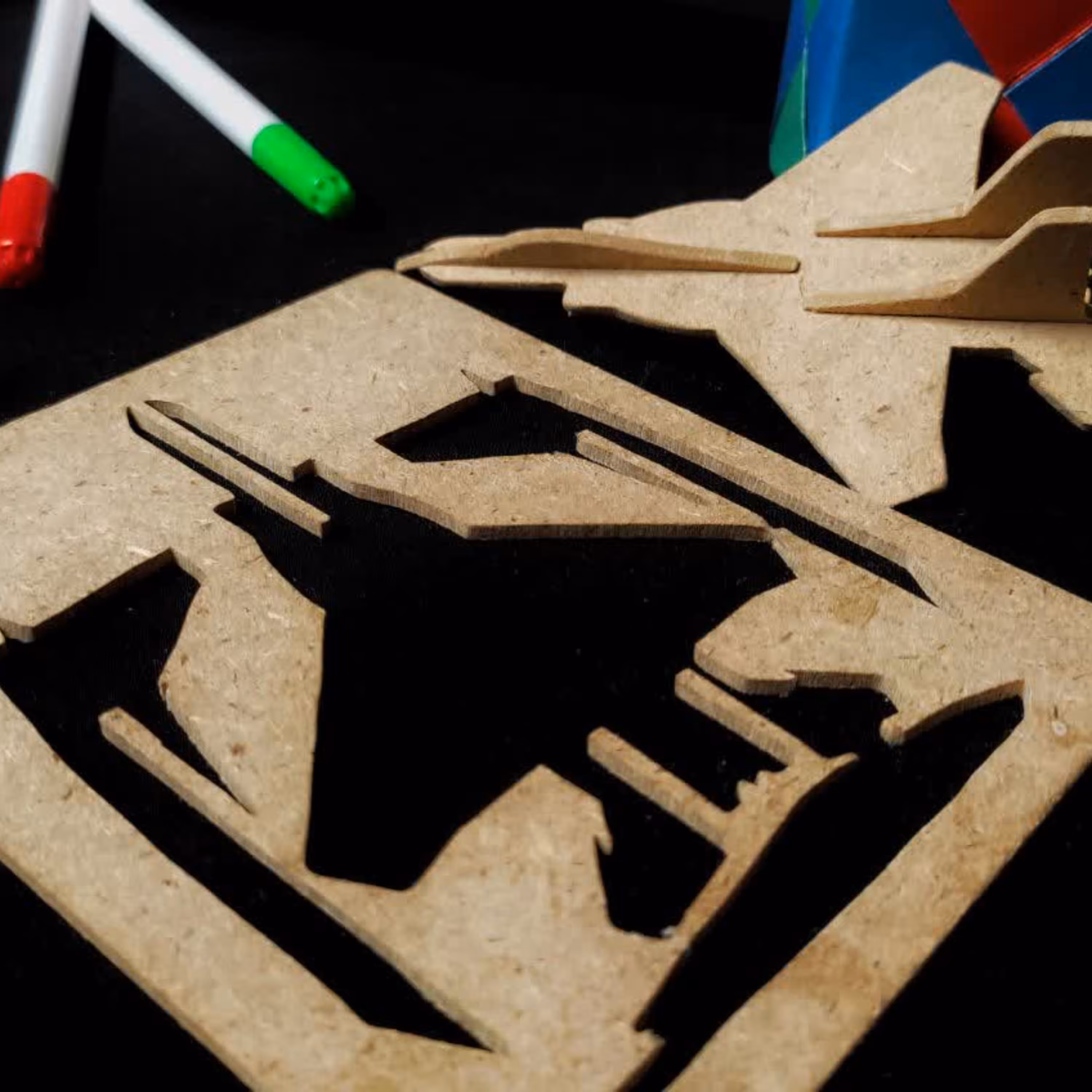 پازل سه بعدی مدل جت با ابعاد 11 در 14 از جنس چوب فیبر