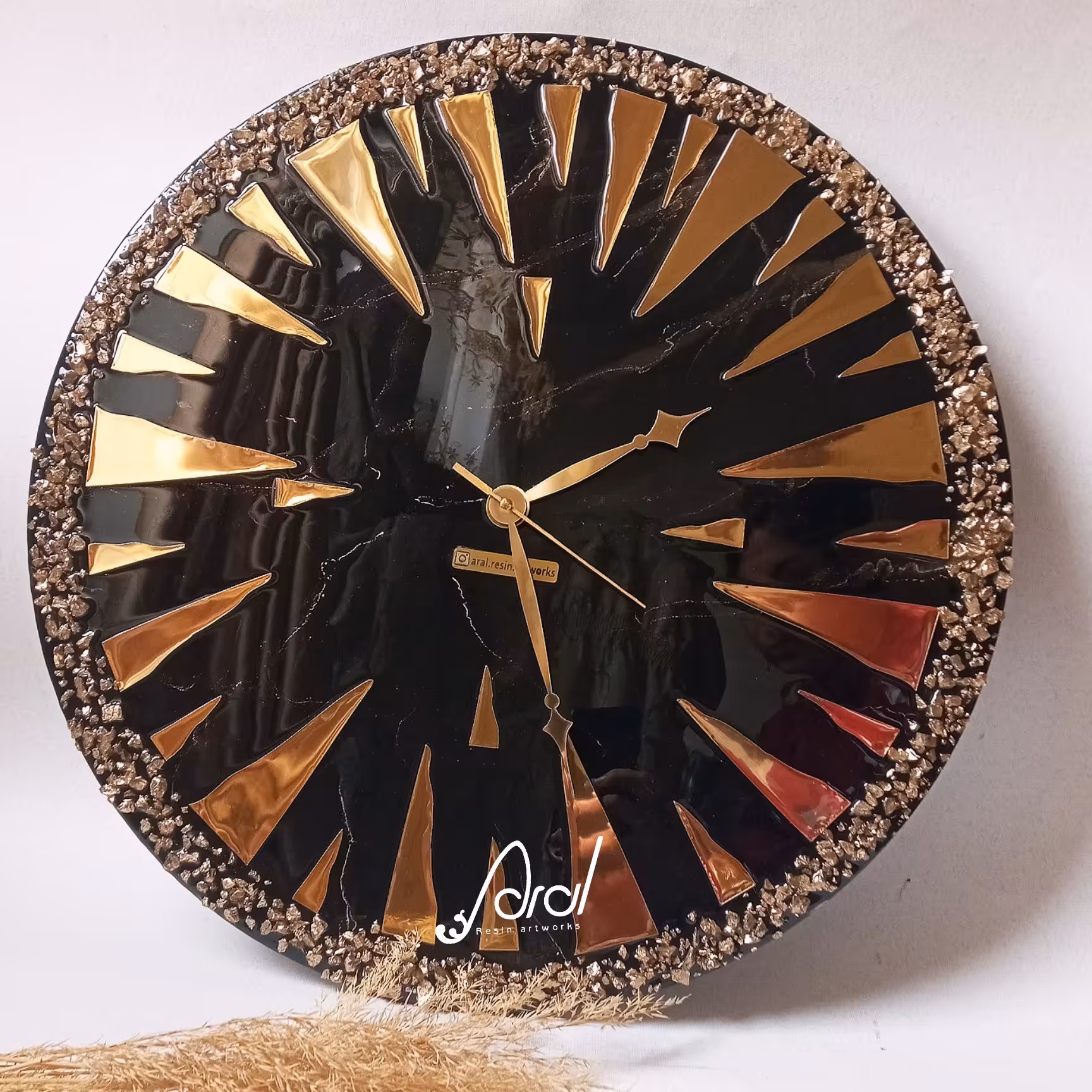 ساعت دیواری مشکی طلایی به قطر50