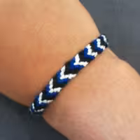 دستبند دوستی بافتنی طرح هفتی و هشتی رنگ سفید ،سرمه ای و مشکی 