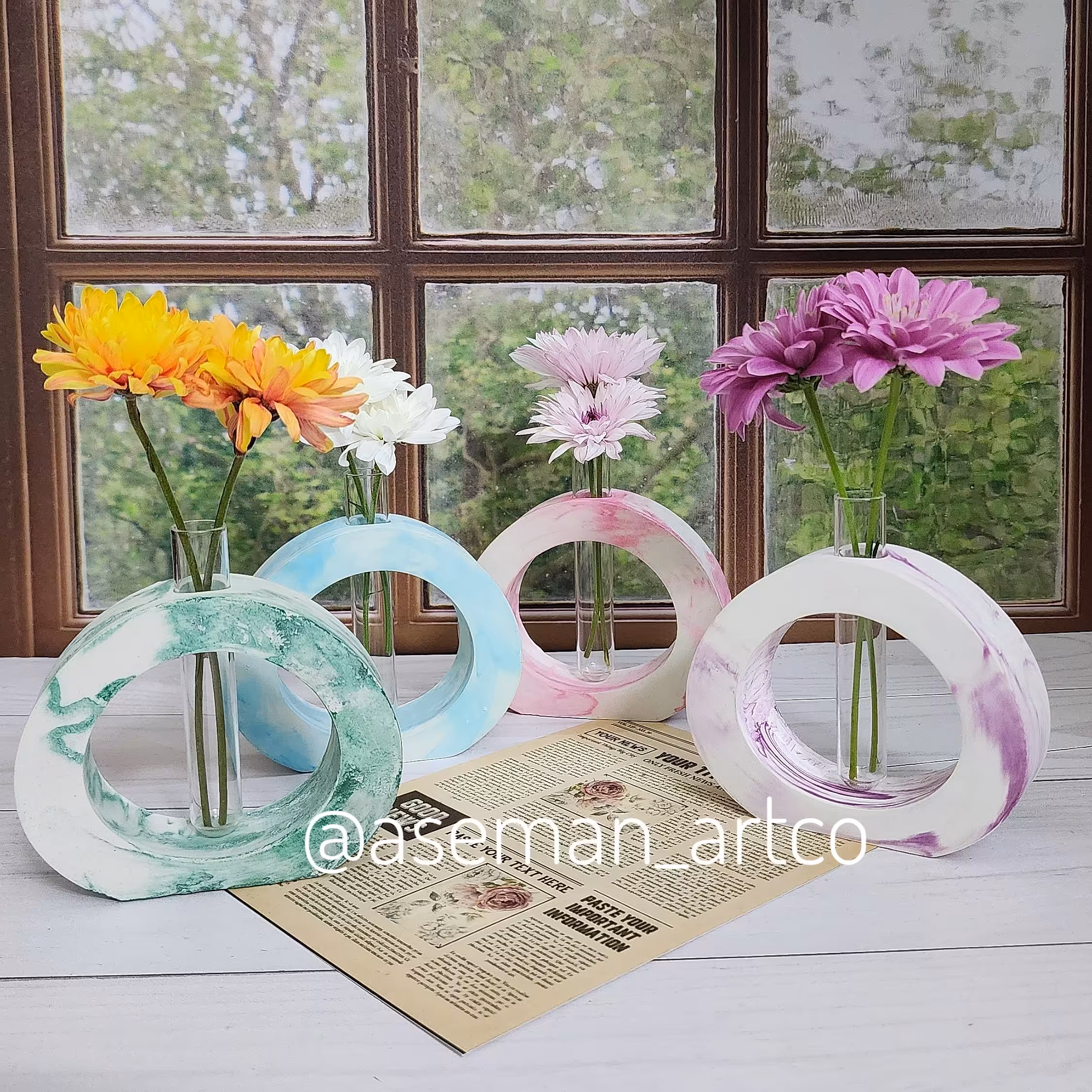 گلدان بتنی شیک با جاگلی شیشه ای مناسب گل طبیعی و مصنوعی (قیمت برای یک عدد نوشته شده)