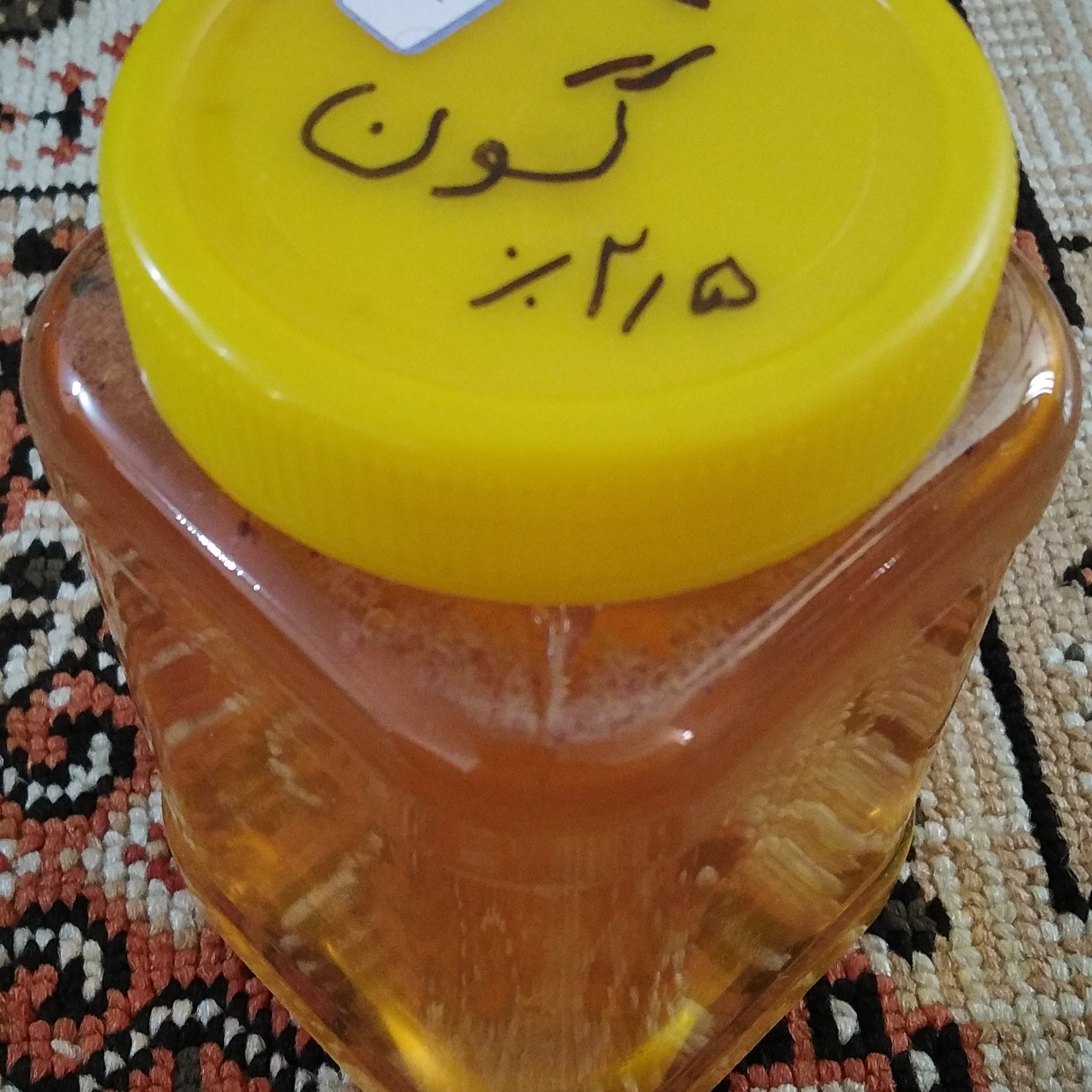 عسل گون محصول طبیعی کندو زنبوردا  ساکارز  این محصول سه ونیم درصد میباشد به شرط آزمایشگاه دارای برگه آزمایش  