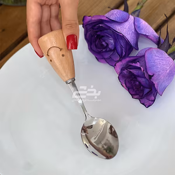 قاشق دسته چوبی طرح لبخند