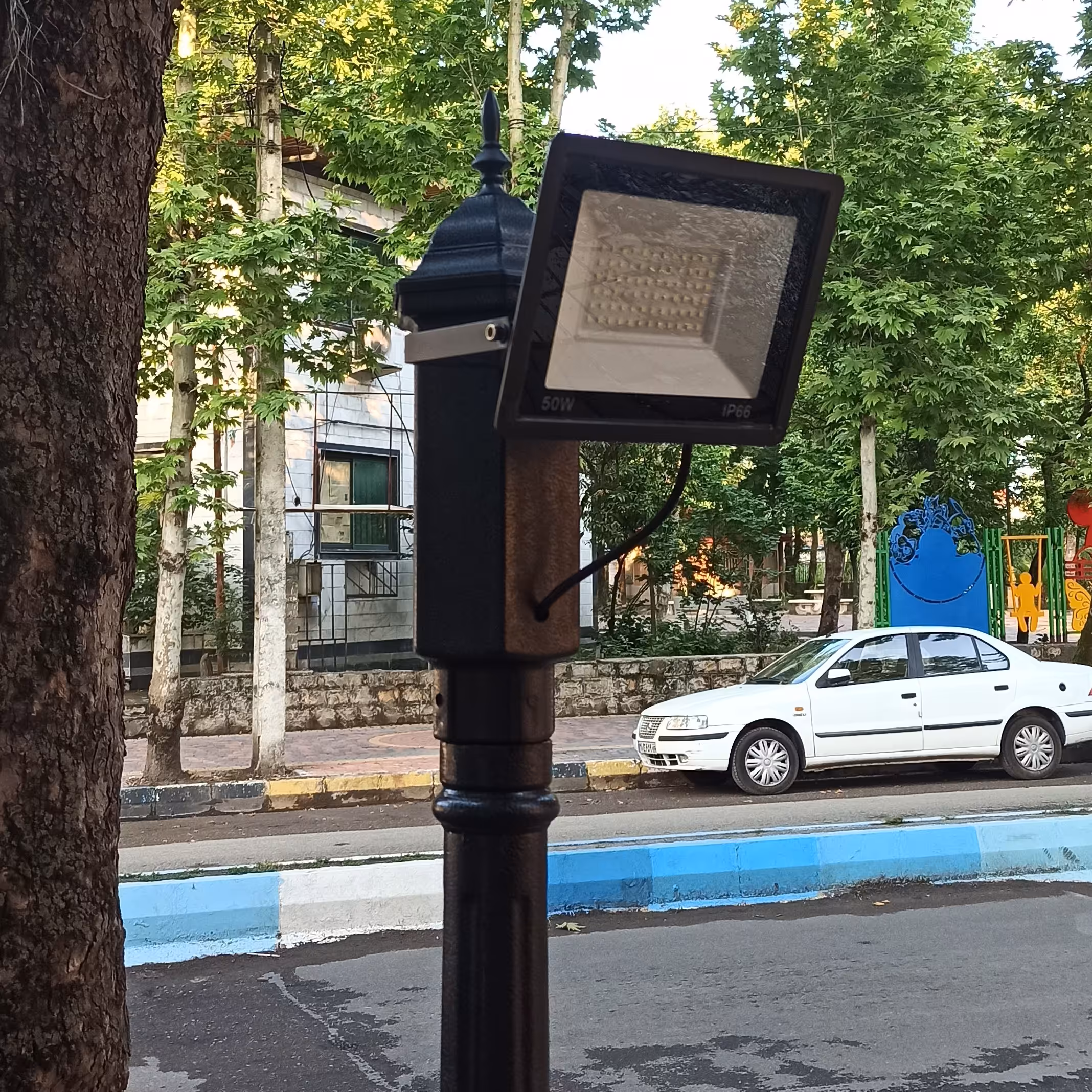 پروژکتور محوطه  تک شعله مشکی با تنه نگه دارنده مدل کد p50  