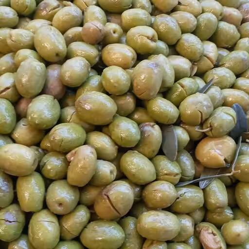 زیتون شکسته طارم (سنتی وتلخ) کاملا روغنی در بسته بندی 7کیلویی (ارسال رایگان)