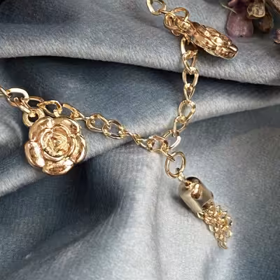 دستبند فوق العاده زیبا و خاص بینظیر در دست فوق العاده برای کادو تولد