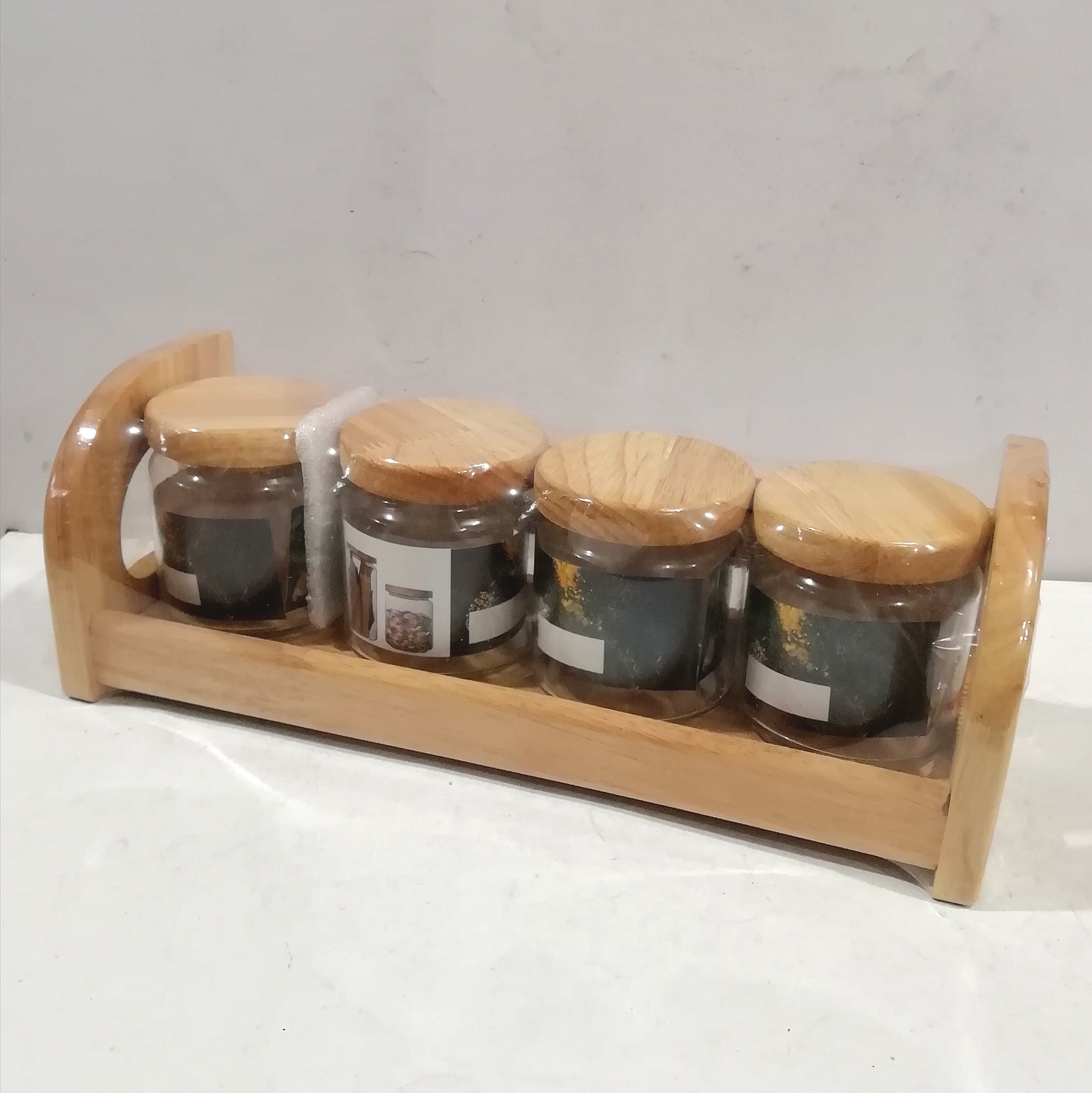 سِت جا ادویه در چوبی استند چوب