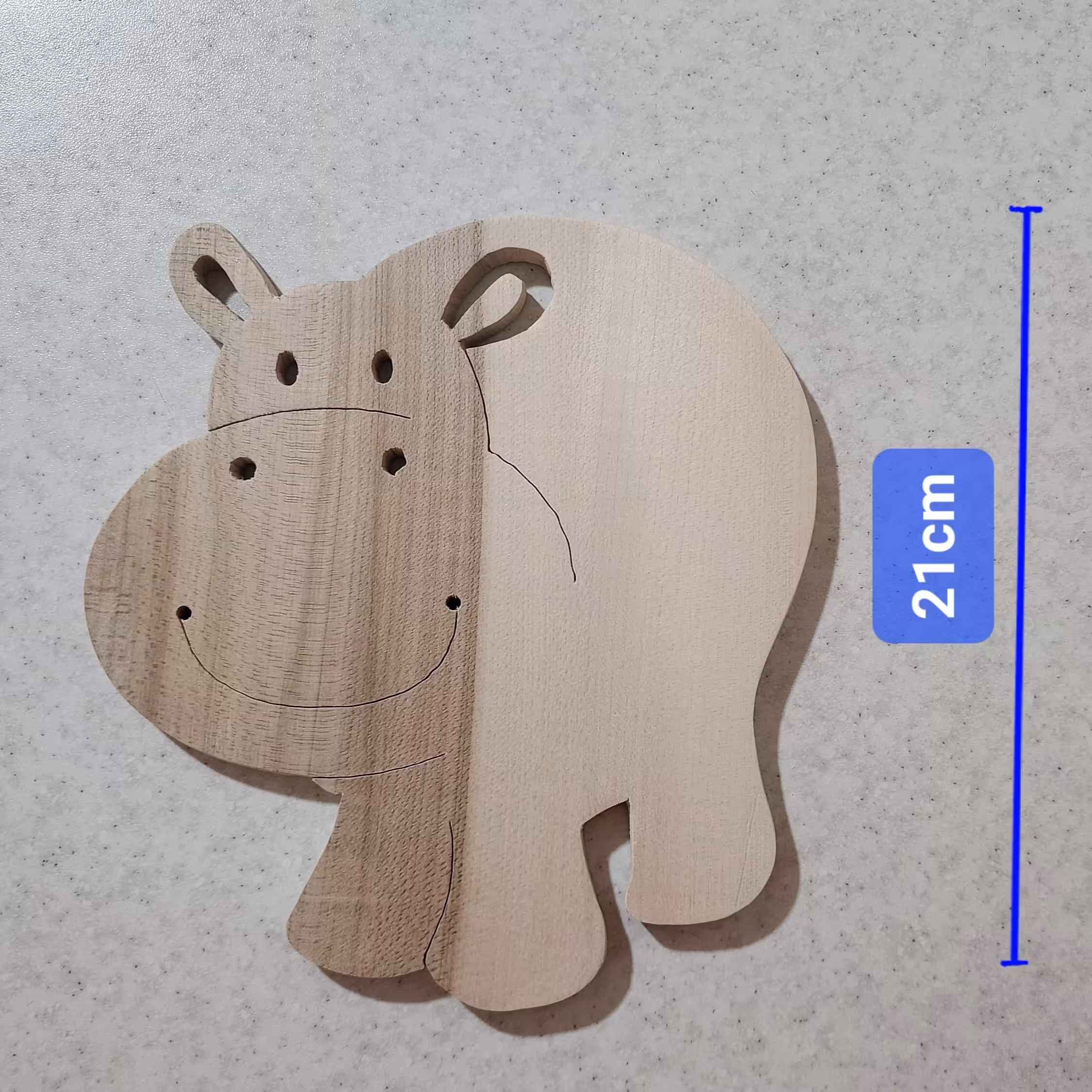 زیر قابلمه ای چوبی طرح اسب آبی