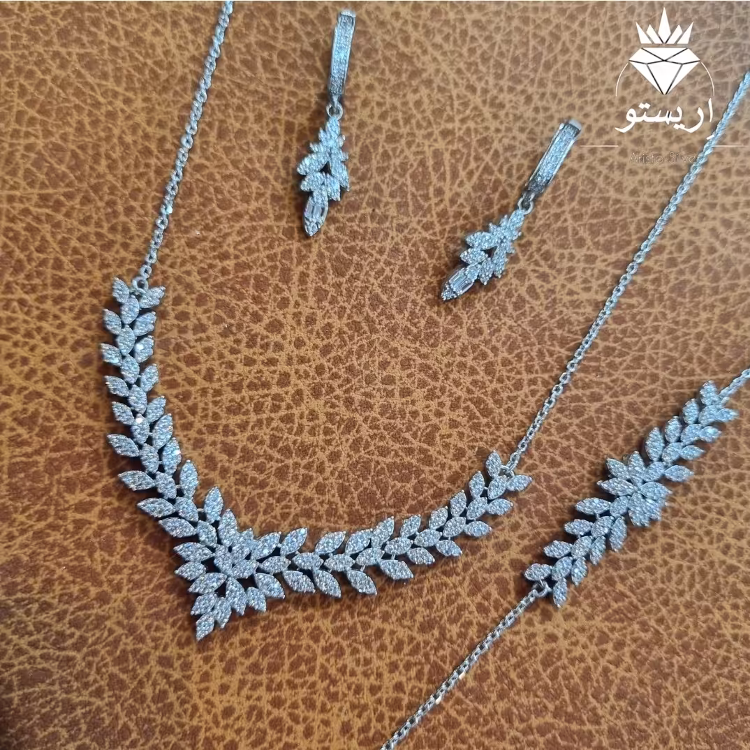 سرویس نقره میکرو  بسیار شیک و ظریف دقیقا مشابه طلا با عیار 925 و آبکاری طلاسفید