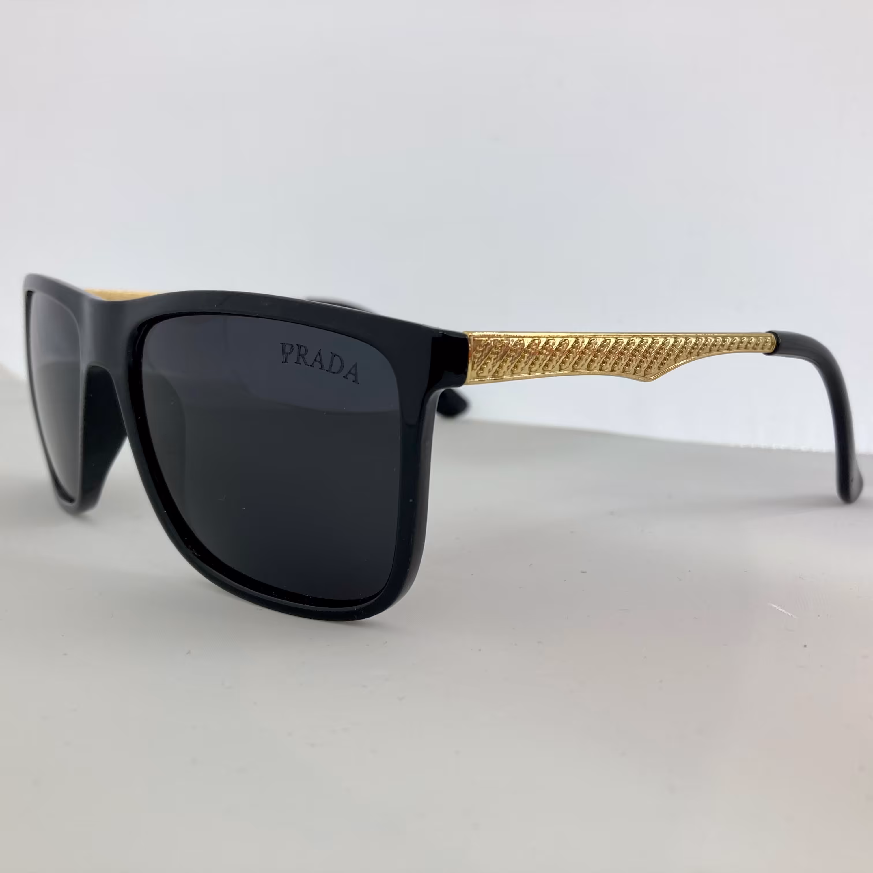 عینک افتابی پرادا مشکی