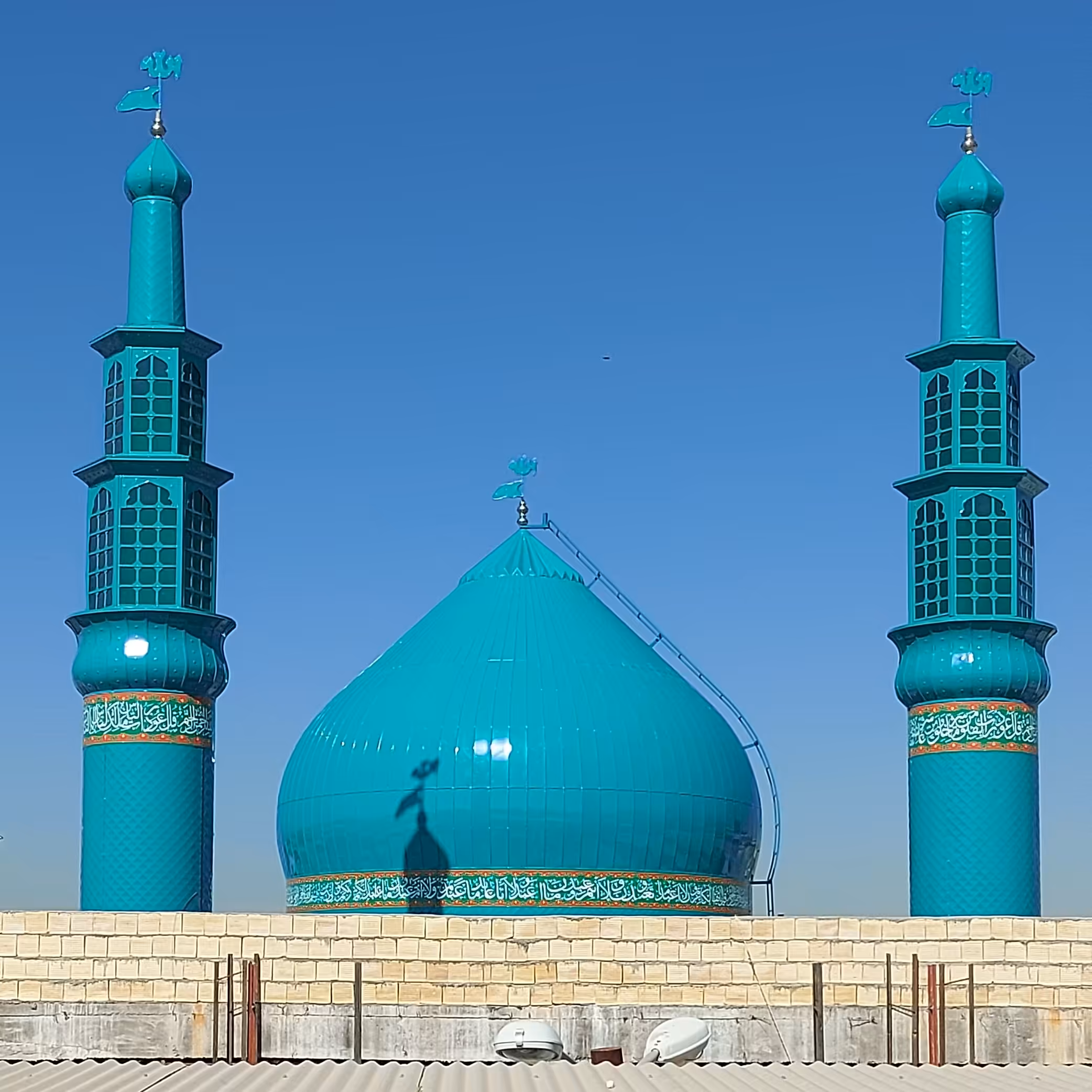 گنبد و گلدسته با ورق آلومینیوم فیروزه ای    (هزینه به صورت متری (مساحت) محاسبه میگردد)