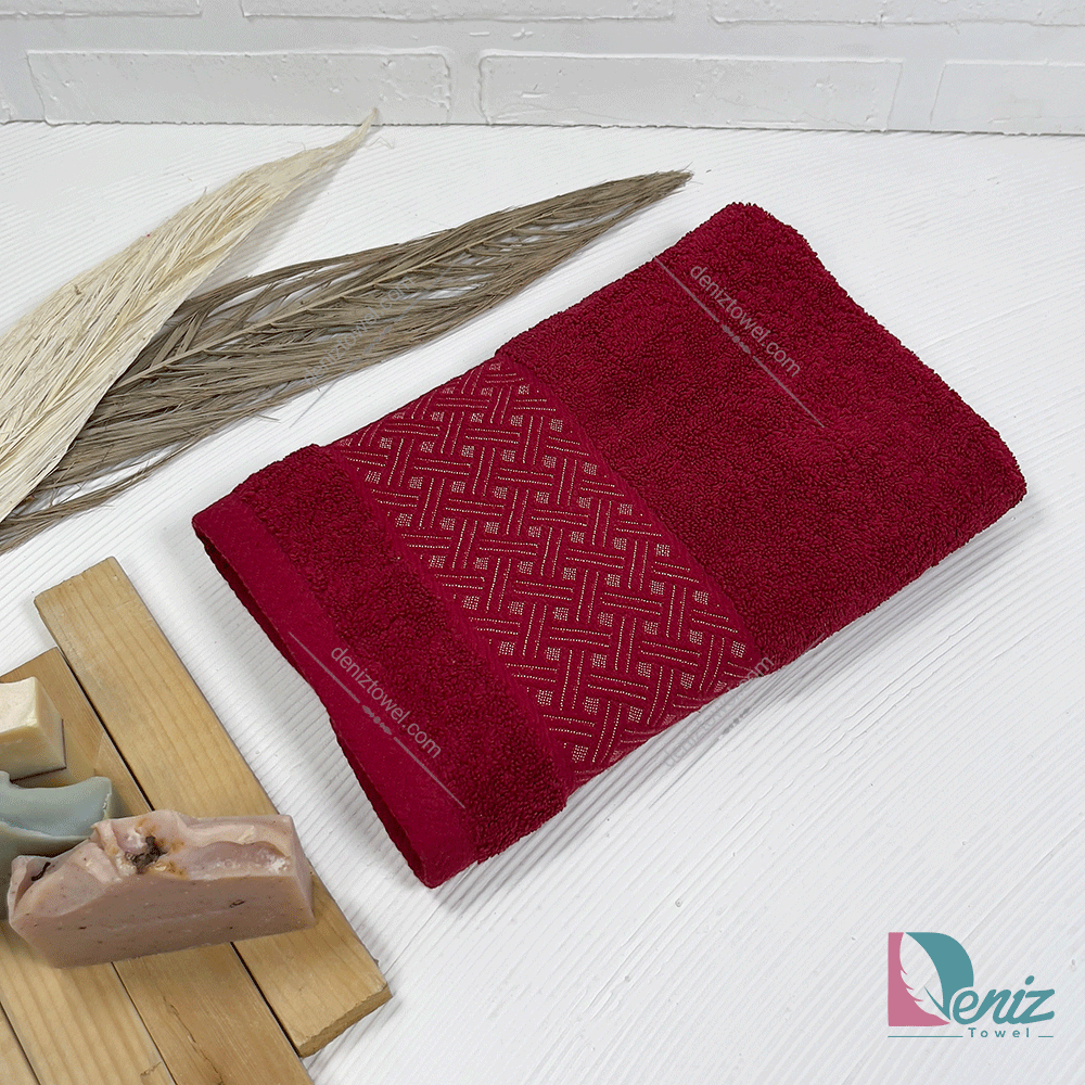 حوله دستی طرح کارولین رنگ زرشکی