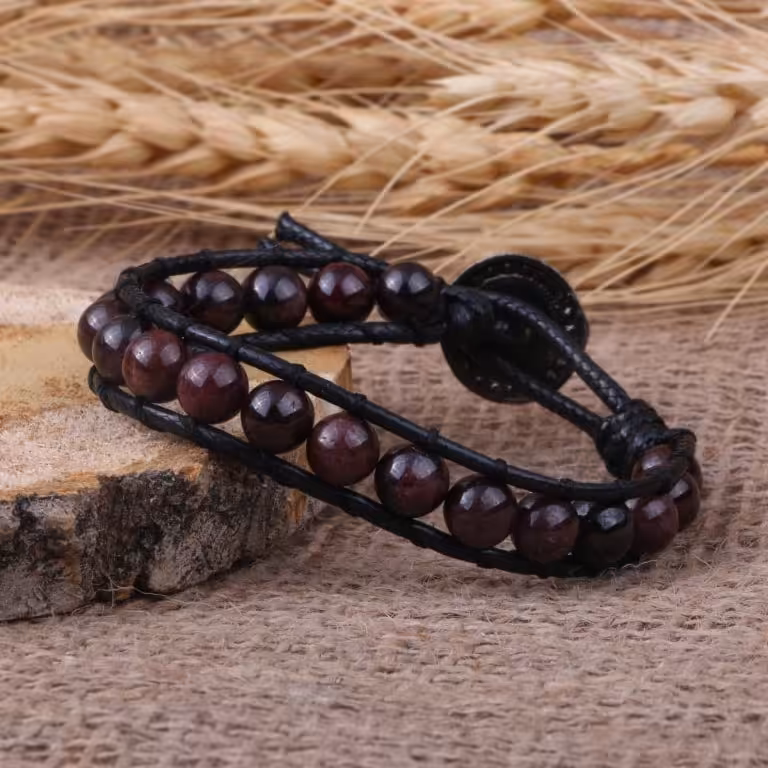 دستبند گارنت با چرم مصنوعی
