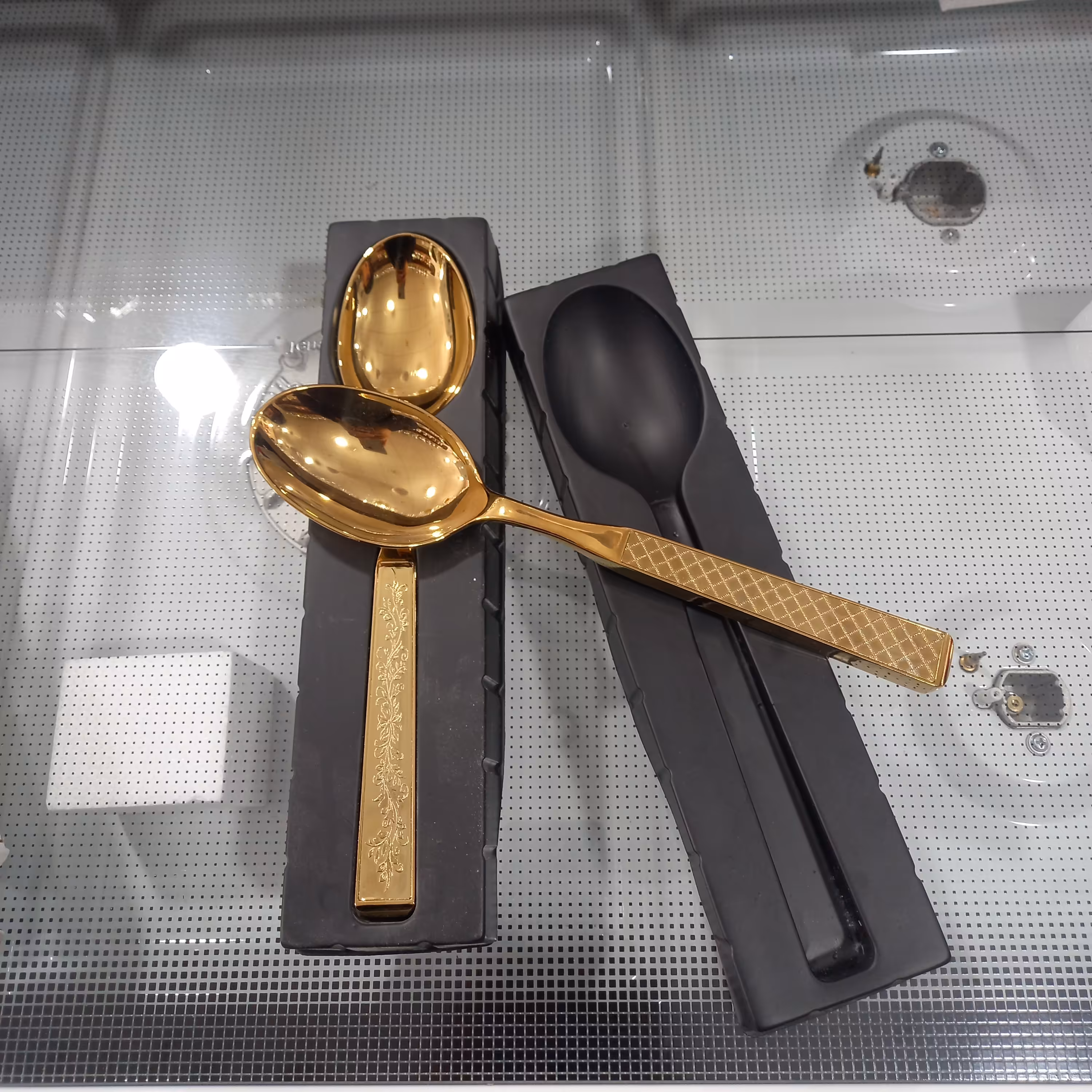 قاشق آجیل جنس استیل رنگ ثابت  ارسال رایگان    مناسب برای پذیرایی 