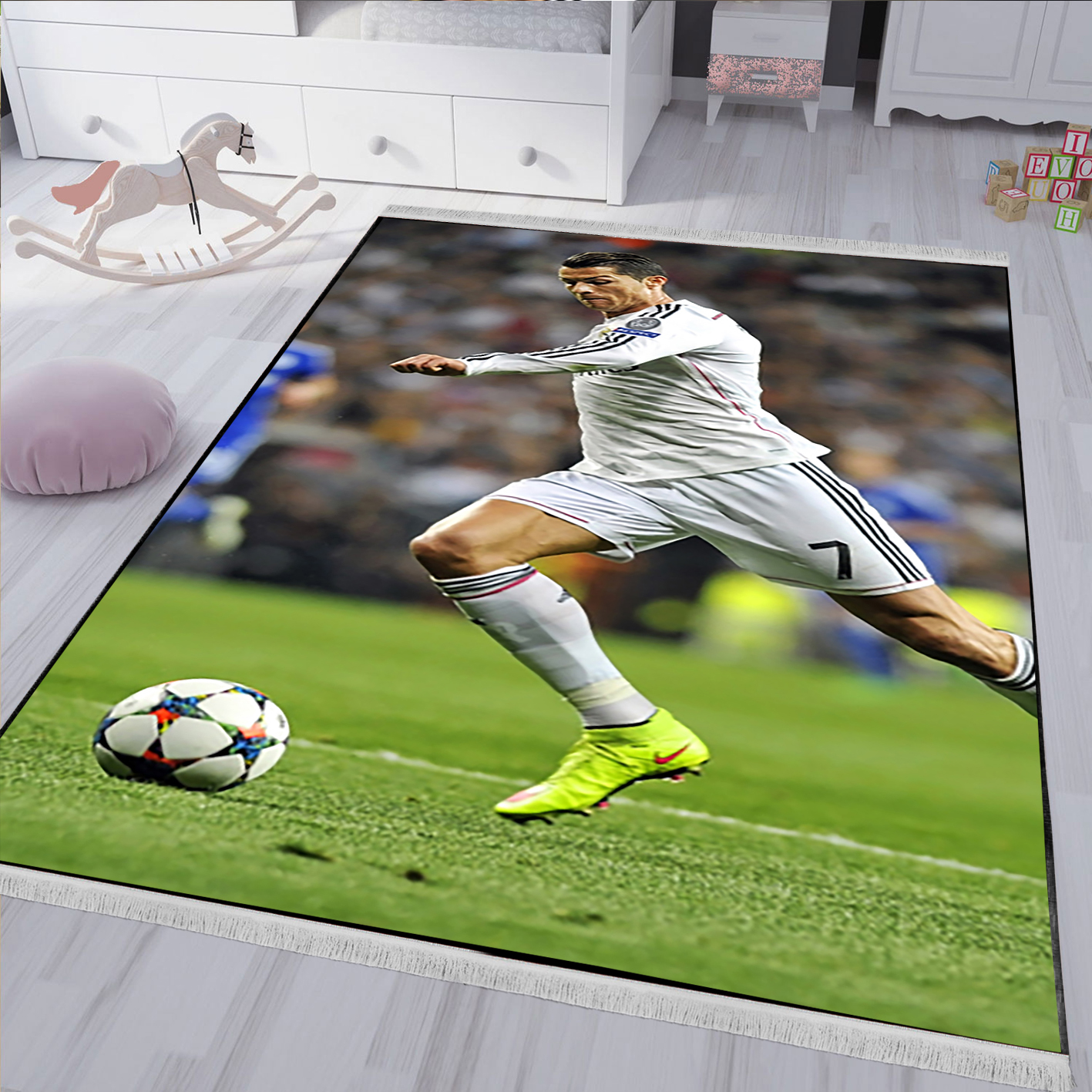 فرشینه فوتبالی اتاق نوجوان طرح رونالدو درحال شوت زدن bas-5750