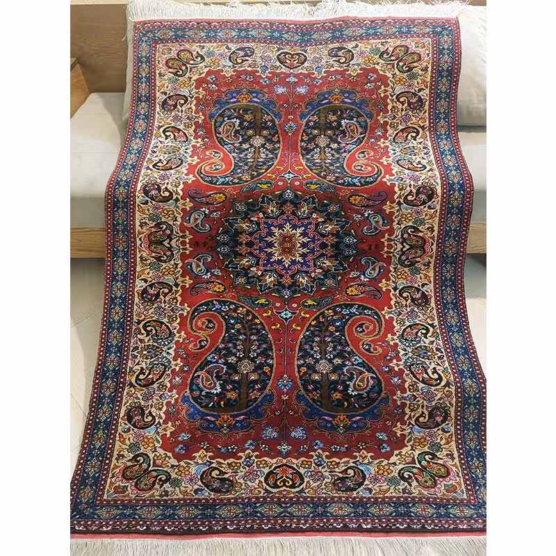 
فرش دستبافت ابریشم زمینه جگری 2 متری

