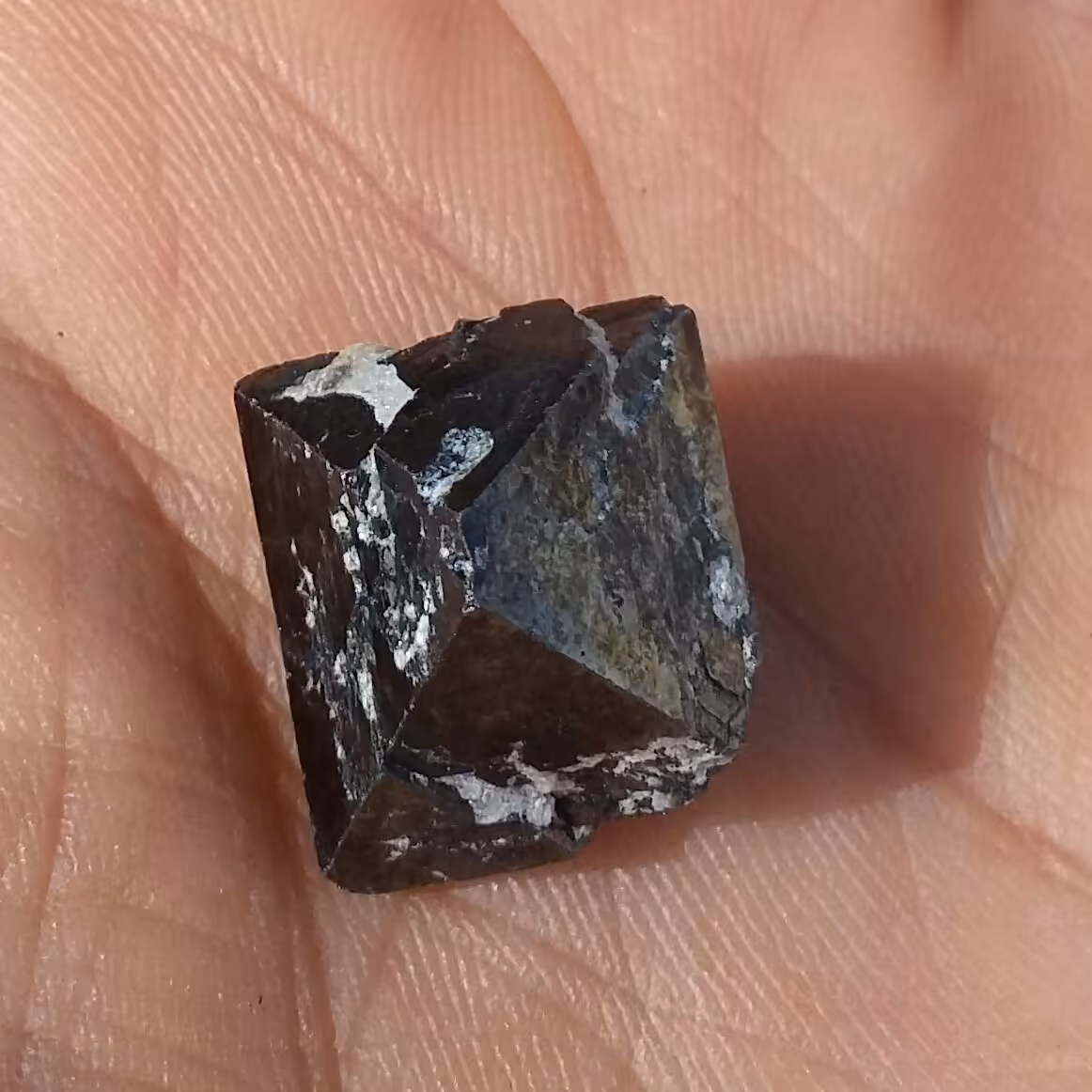 سنگ 100 در 100 طبیعی مگنتیت
شاهکار خلقت بدون دستکاری
سنگ بطور طبیعی دارای ضلع میباشد که همین امر باعث ارزشش میشه
کد 9166