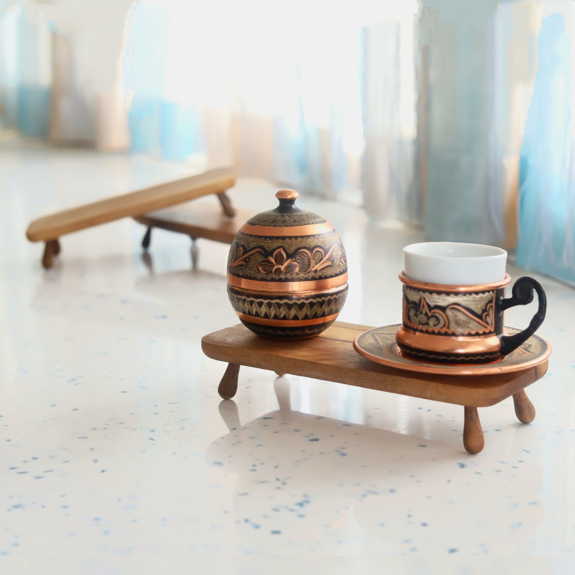 تخته سرو و سینی پایدار  فانتزی(میز ) چوب گردو