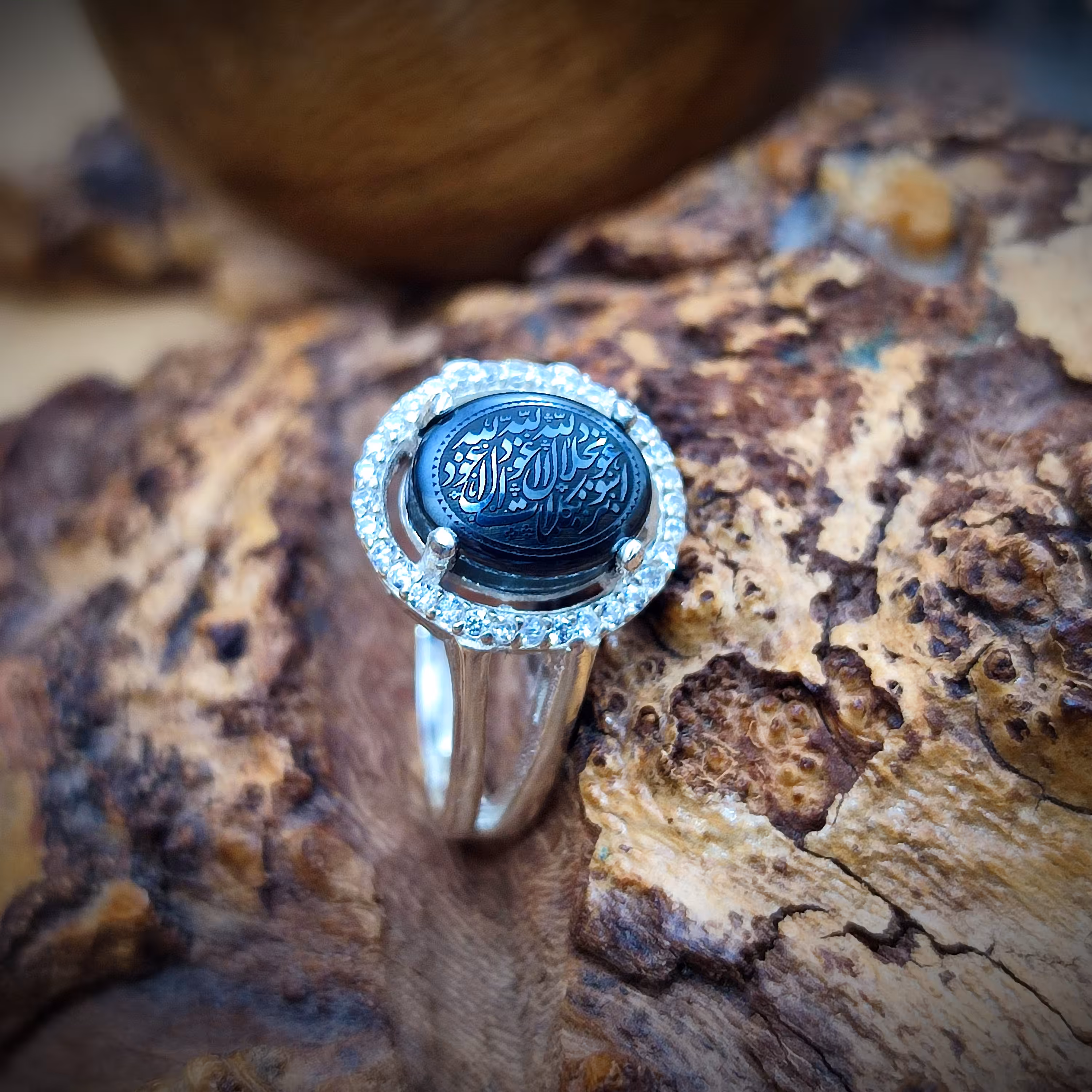 انگشتر نقره زنانه با نگین حدید خطی ذکر هفت جلاله کد 1081