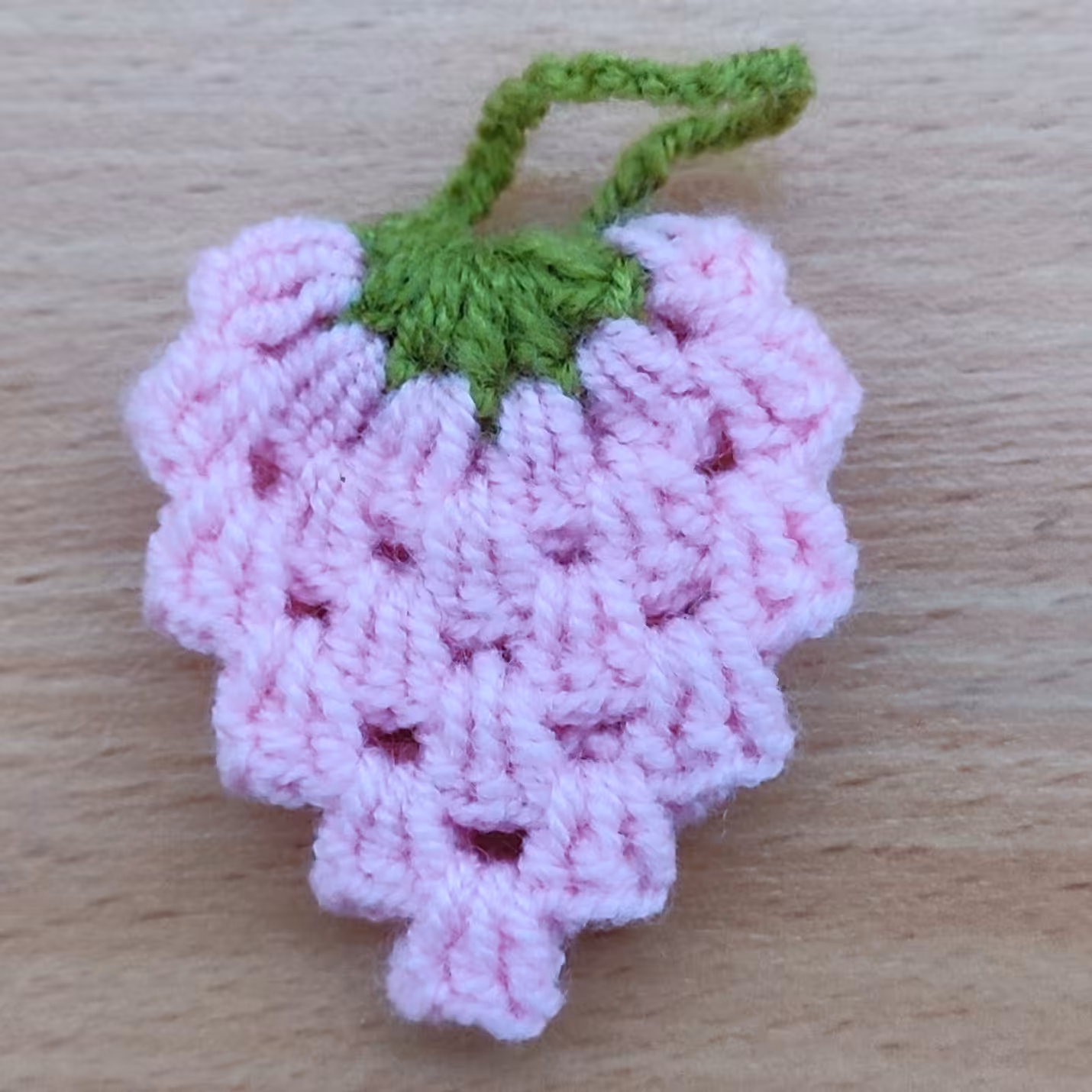 آویز و جاکلیدی بافتنی توت فرنگی