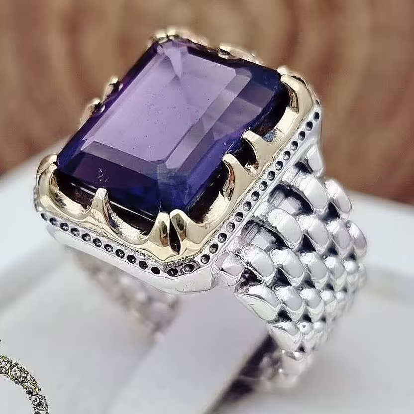 نگین آمیتیست اصل و معدنی با رکاب نقره طرح رولکسی تاج برنجی