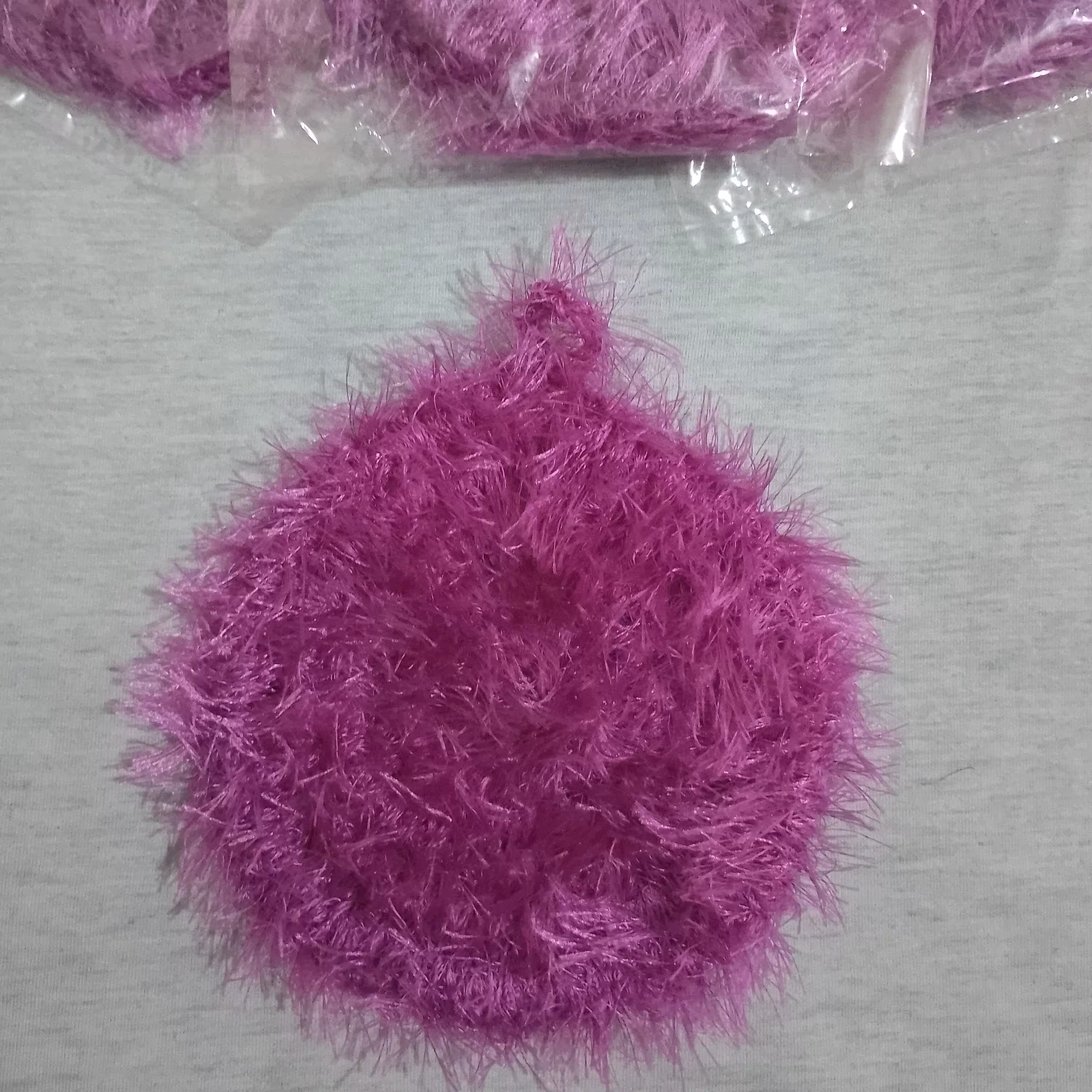 اسکاج بافتنی گرد بنفش آویزدار