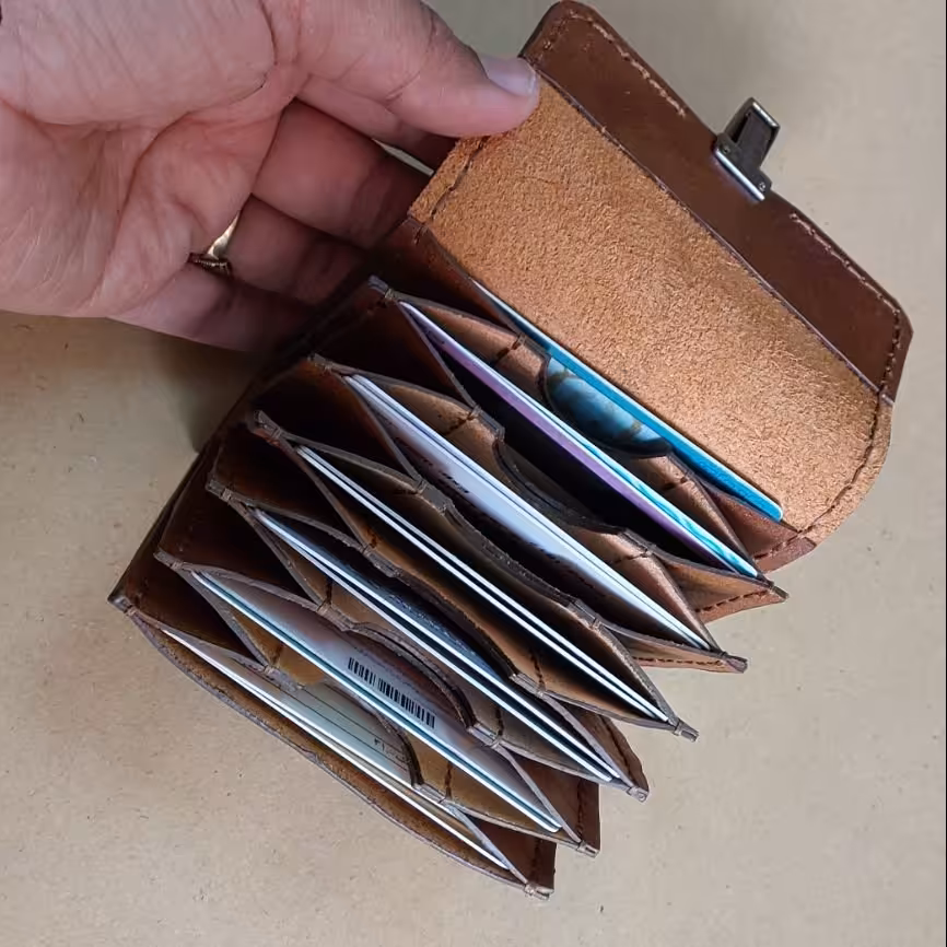 جاکارتی آکاردئونی چرم