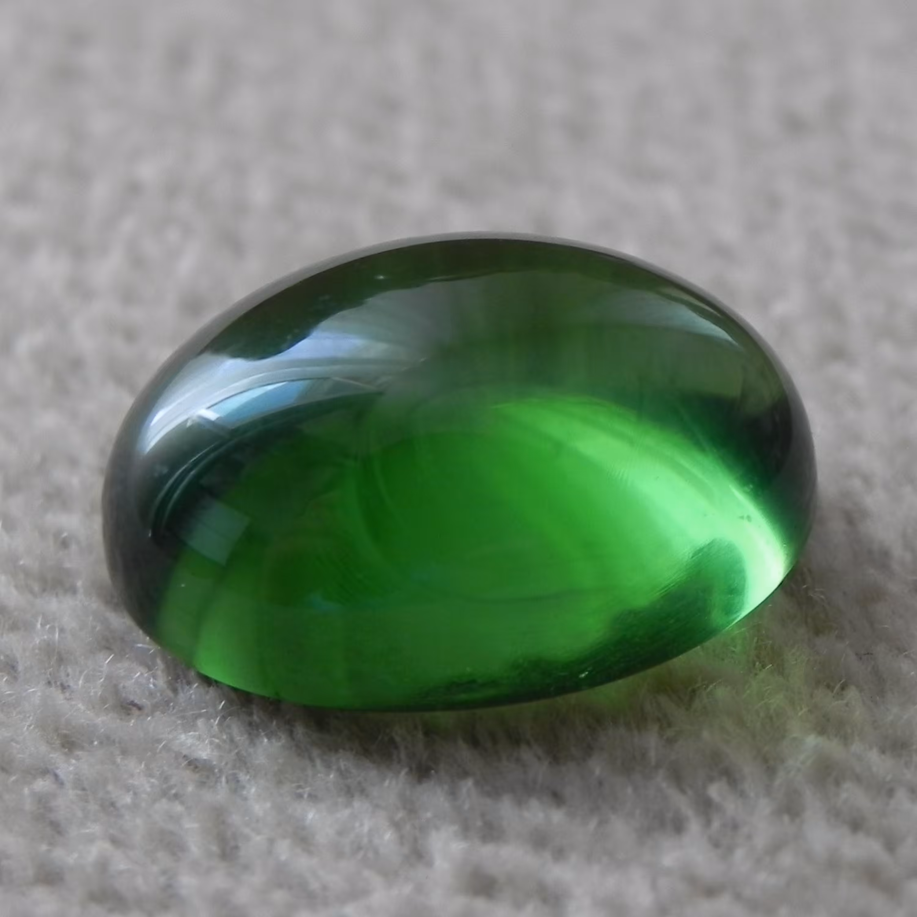 نگین طرح یاقوت لعل سنتتیک سبز  آبدار  باب انگشتری تراش دامله