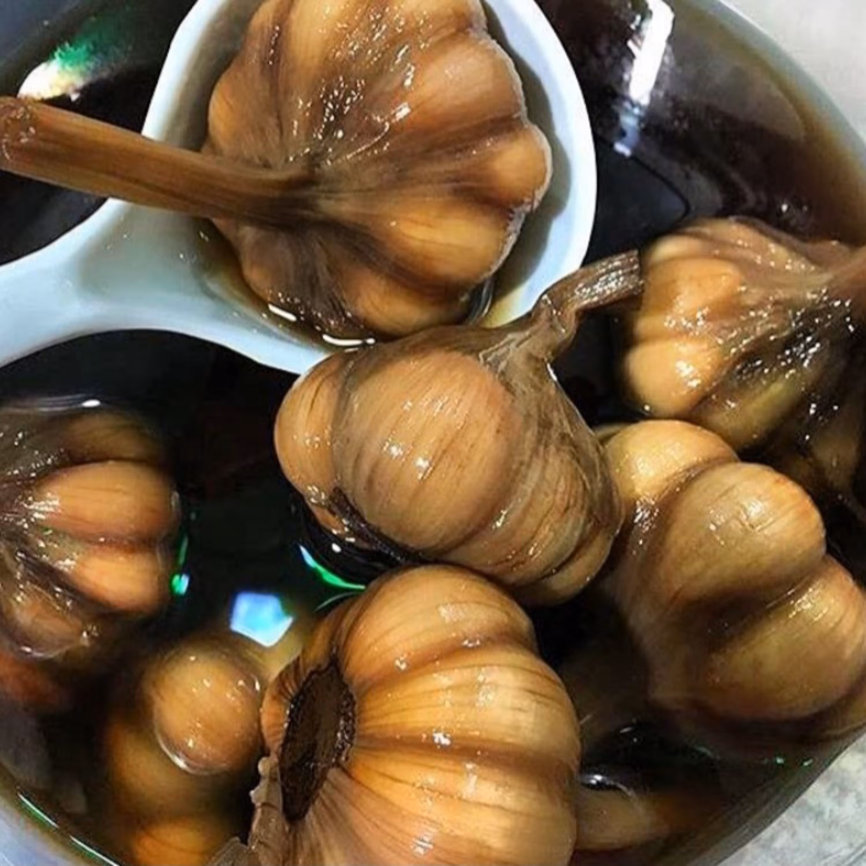 سیر ترشی درجه یک به صورت فله ای و بسته بندی با برند 