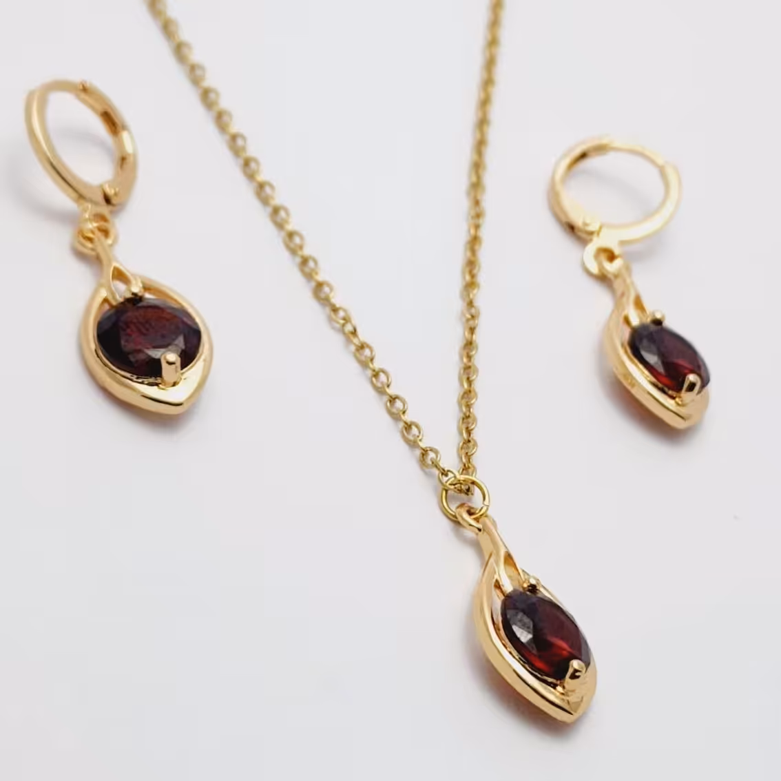 نیم ست زنانه نگین دار برند با قیمت استثنایی و ارسال رایگان 