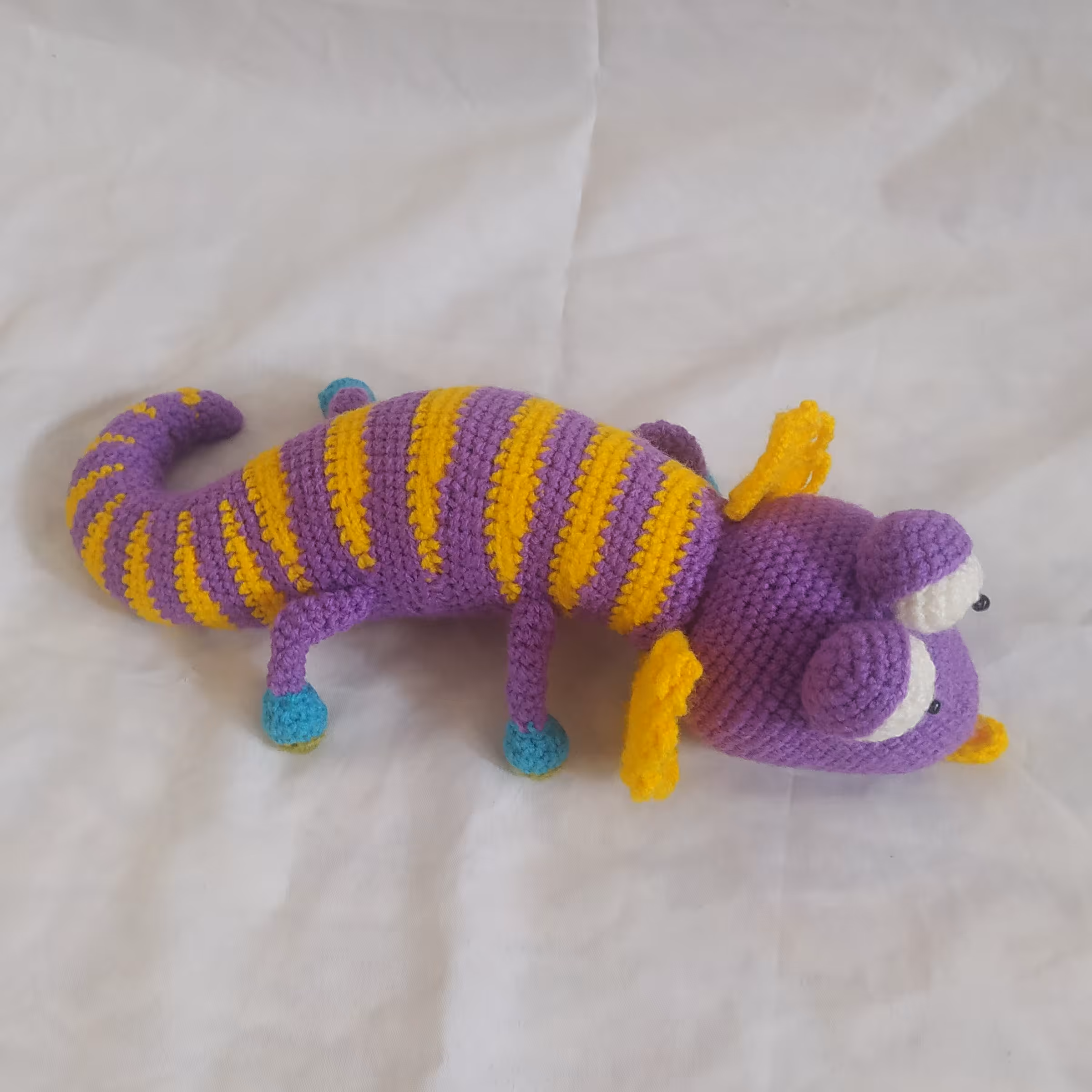 عروسک مارمولک  بافته شده با نخ اکریل تاب ایرانی وقلاب کیفیت بافت واقعا عالیه محکم وتمیز بافته شده 