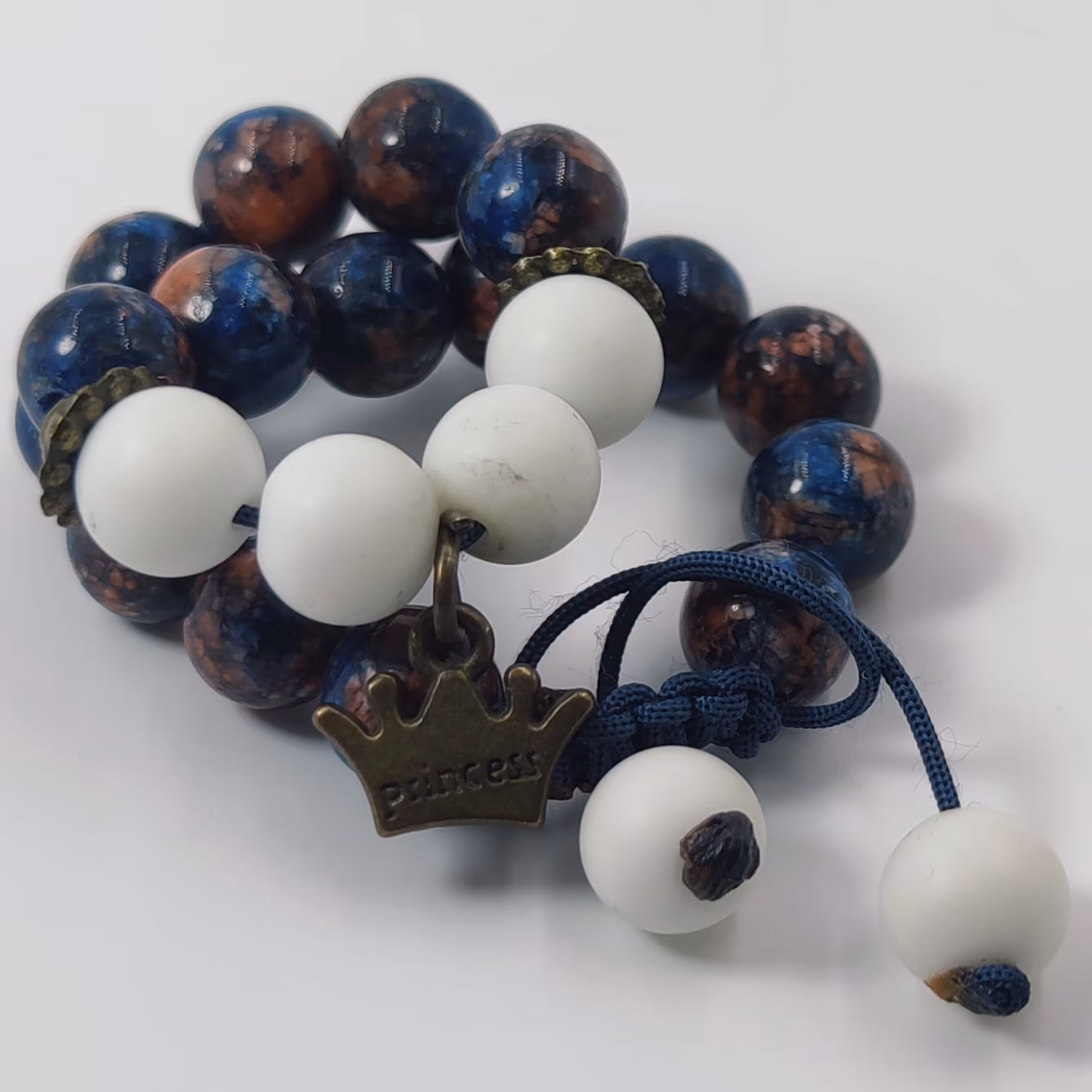 دستبند از جنس سنگ های معدنی مختلف 