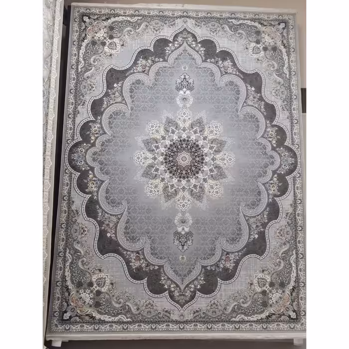 فرش ماشینی 1500 شانه گل برجسته اصل تراکم 4500 طرح بهدیس زمینه سیلور 12 متری جنس اکرولیک