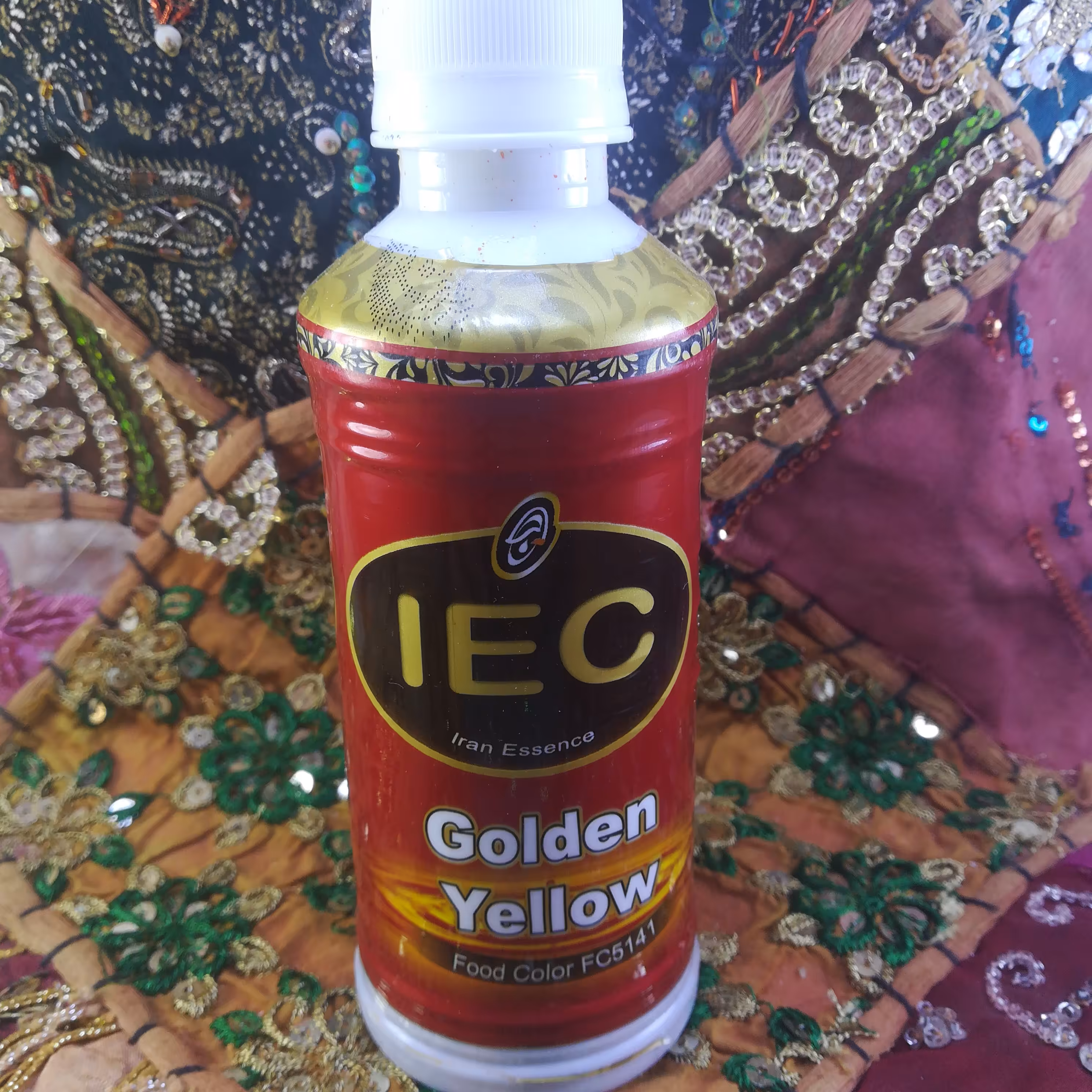 رنگ زعفرانی غذا