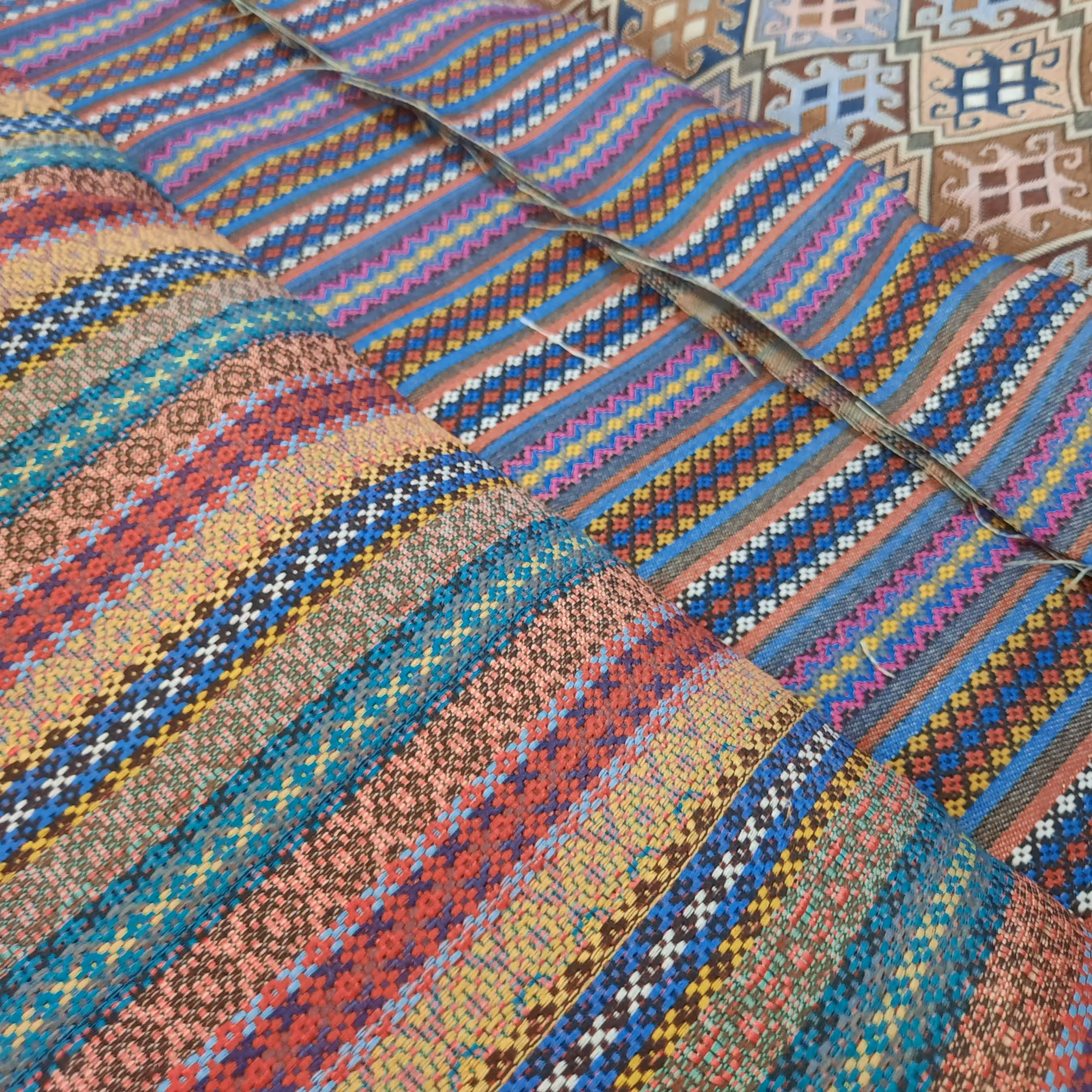 یک متر پارچه روفرشی جاجیم عرض 2 متر در سه طرح متفاوت 