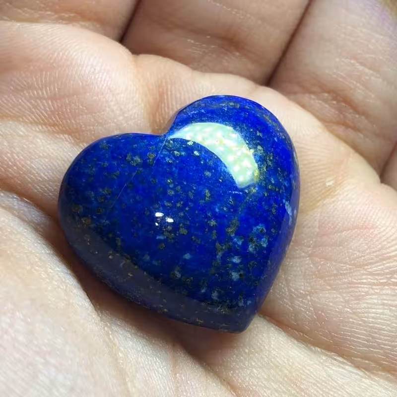 نگین لاجورد پیریت طلایی وارداتی از کشور افغانستان با تراش قلبی شکل بسیار زیبا و طرحی درخشان کد 123