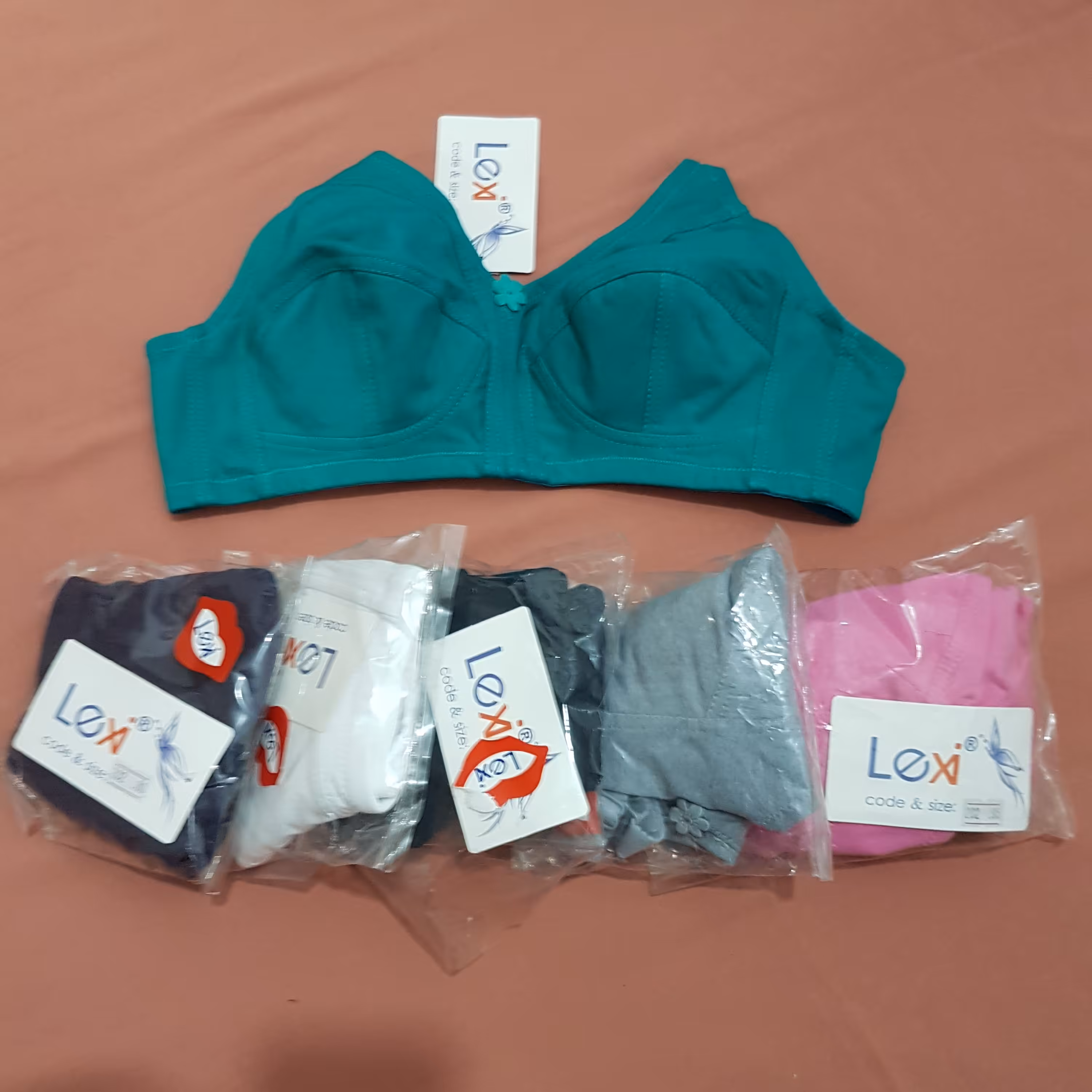 سوتین لاکرا 