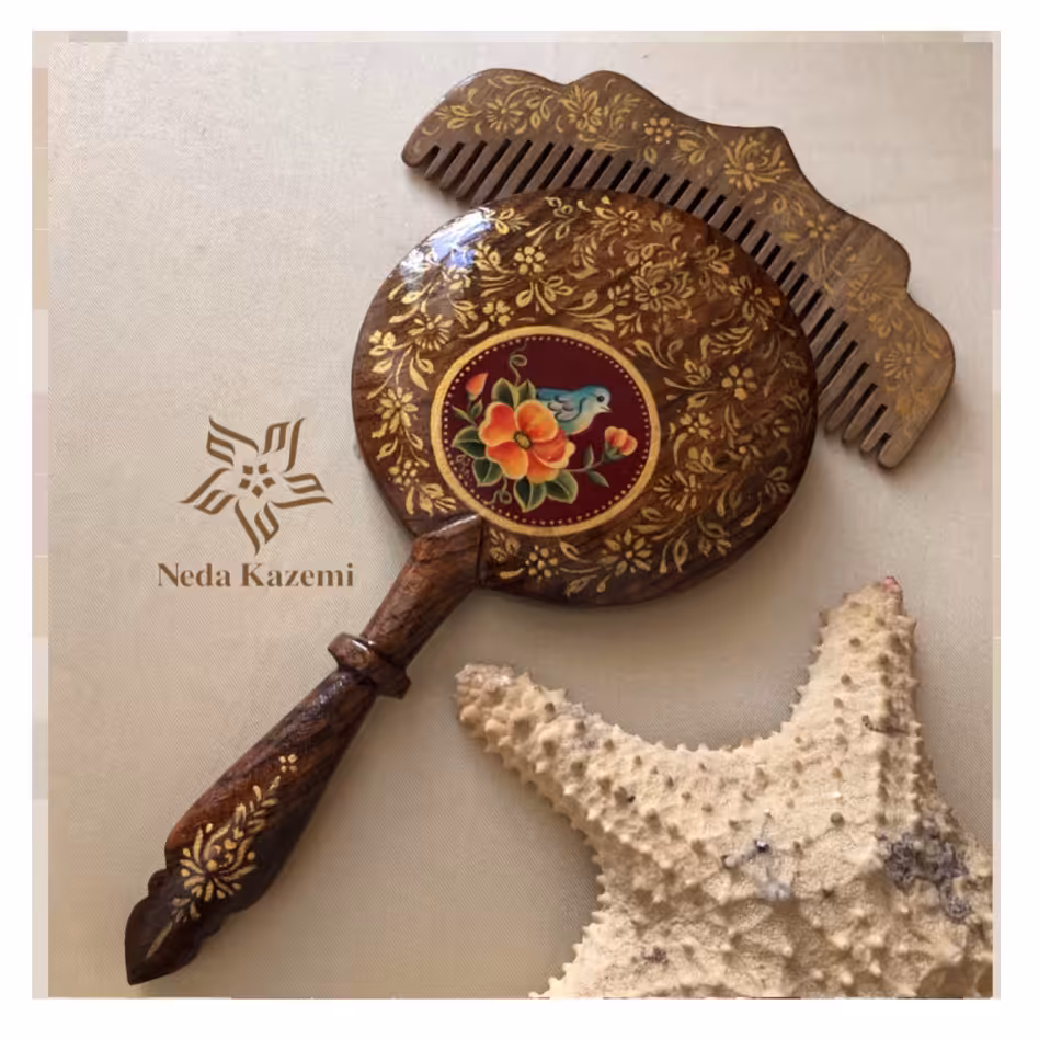 آینه دستی و شانه چوبی با نقاشی تذهیب و گل و مرغ 