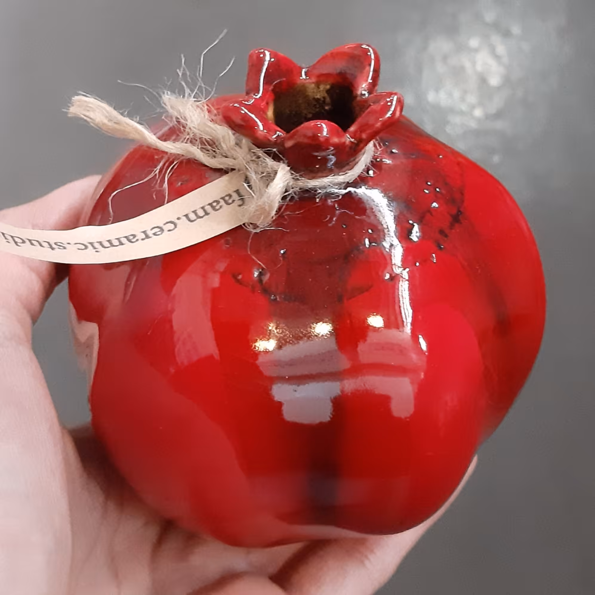 انار دکوری سرامیکی سایز متوسط در دو مدل ساده و شره ای ویژه یلدا یک عدد