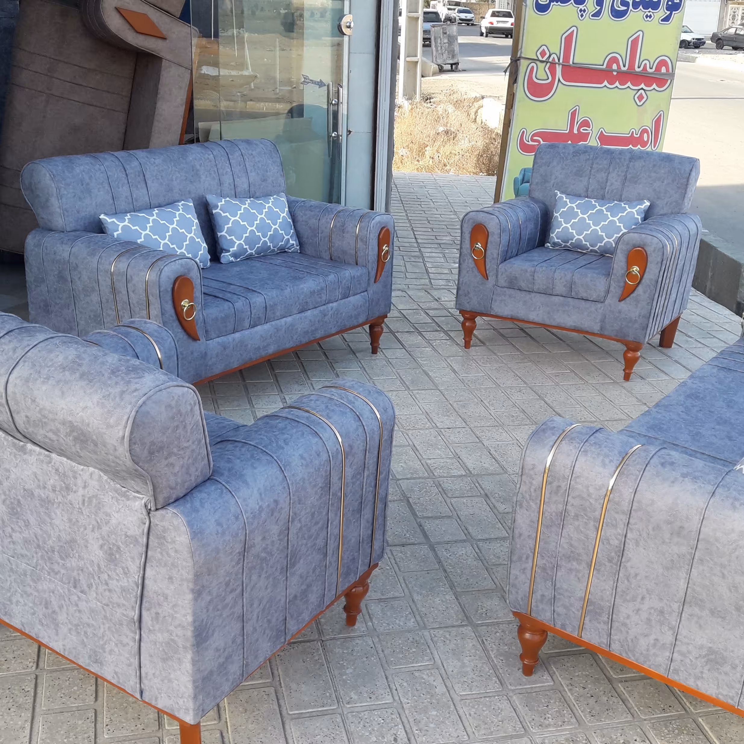 مبل راحتی نیو راحتی هزینه ارسال ب عهده مشتری میباشد