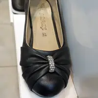 کفش چرم دخترانه پاشنه دار 2 رنگ مشکی و سفید سایز31تا36